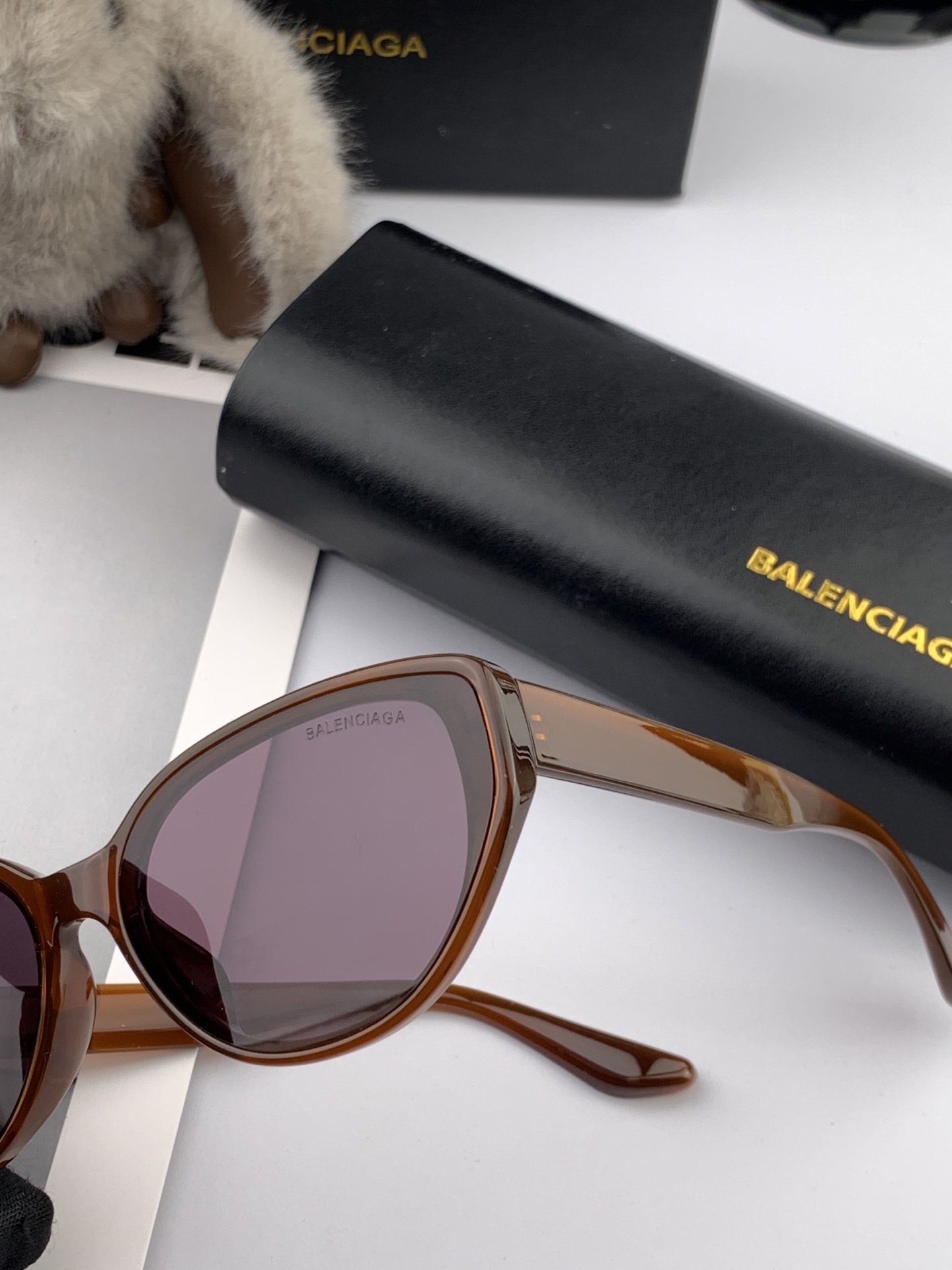 巴黎世家开春新款一体镜 小框太阳镜男女同款 😎 爆款大框尼龙太阳镜 超逼格超酷 镜腿品牌设计感强 nic