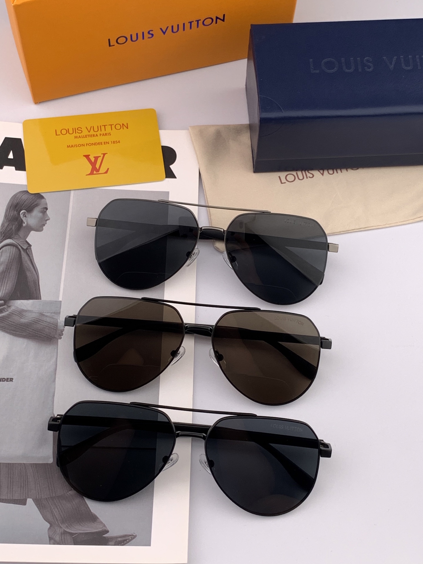 LV 男款炫彩飞行员偏光太阳镜 ❤️材质：高清尼龙加厚卡槽高清偏光镜片 🌹无边框镜架💕颜👍型号：L089