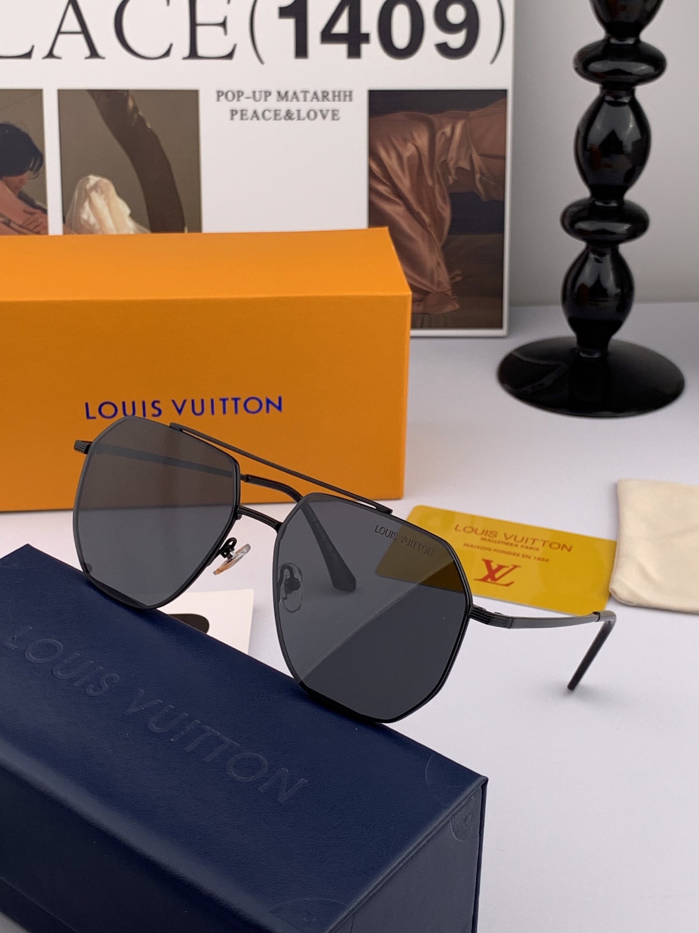 ♦️LV 新款男女情侣款太阳镜多边形墨镜iP电镀永不褪色 超轻超有弹性整幅眼镜无螺丝重要的是压不坏 高清