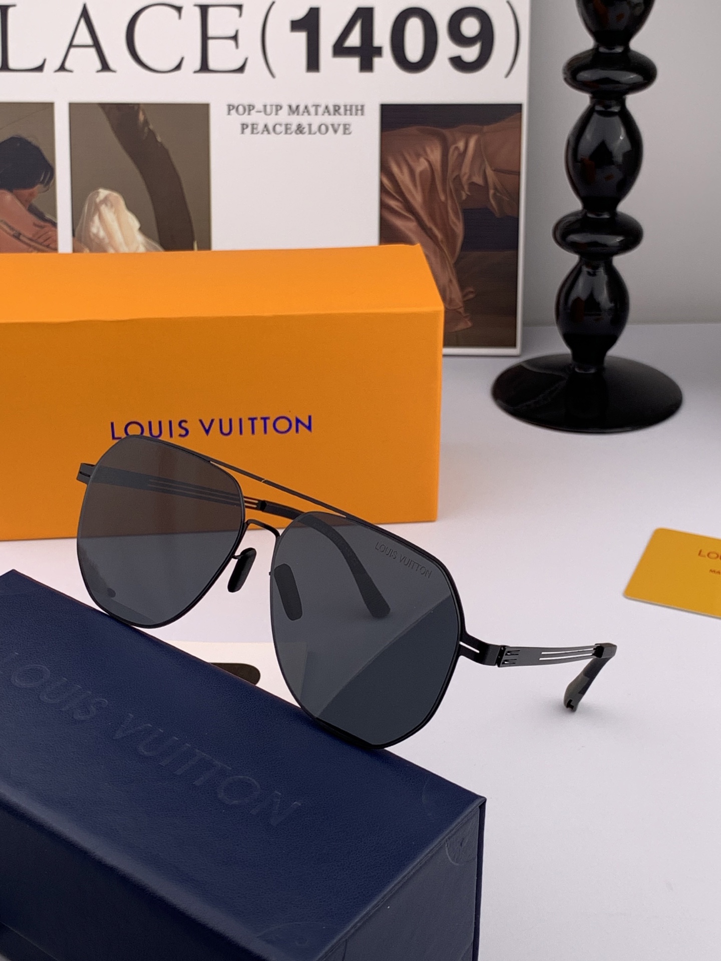 ♦️LV 新款男女情侣款太阳镜多边形墨镜iP电镀永不褪色 超轻超有弹性整幅眼镜无螺丝重要的是压不坏 高清