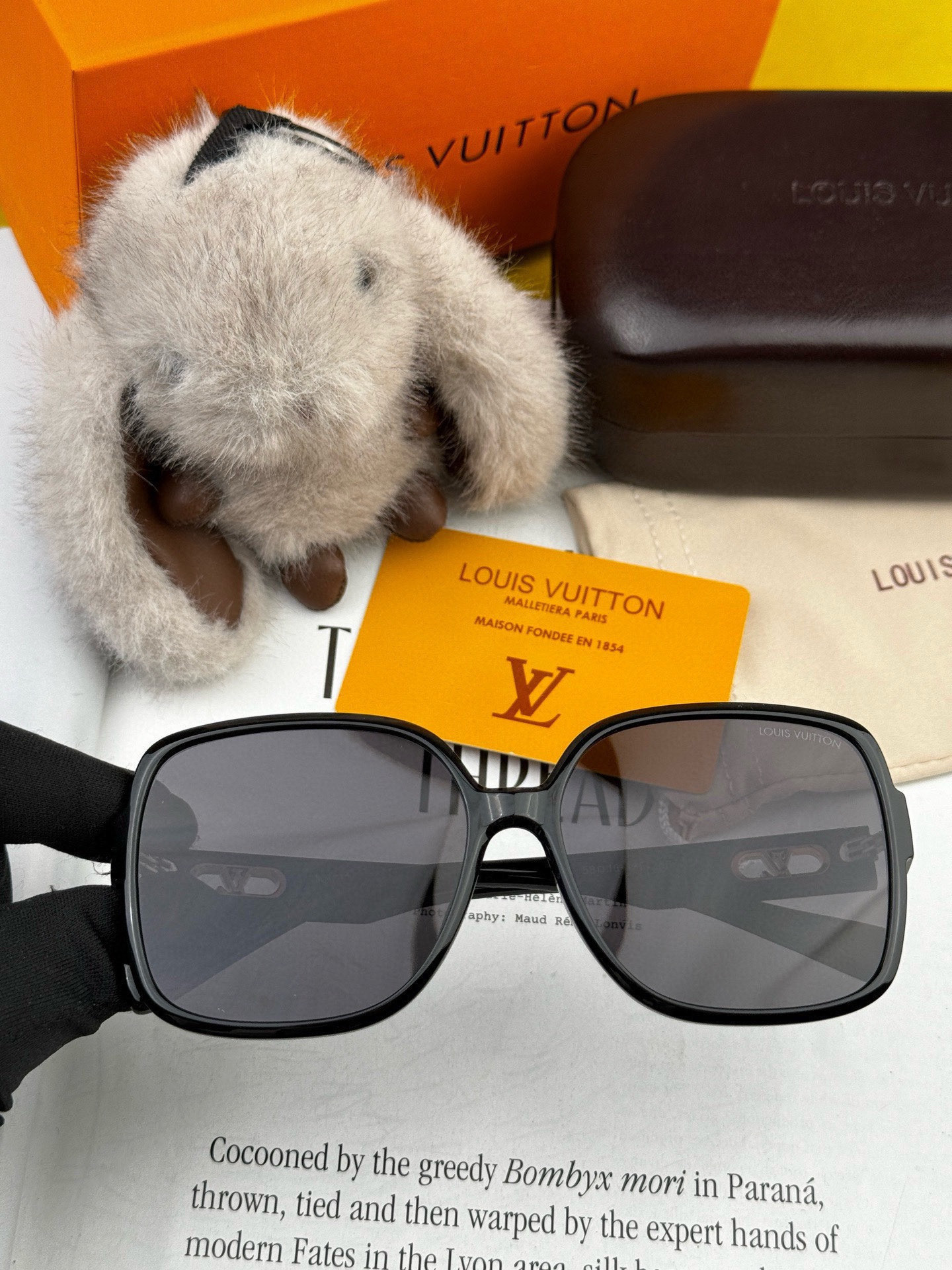 【TR偏光系列】lv大框太阳镜墨镜经典的方框设计，不挑脸型，无论搭配大衣还是连衣裙都非常显气质偏光镜片预