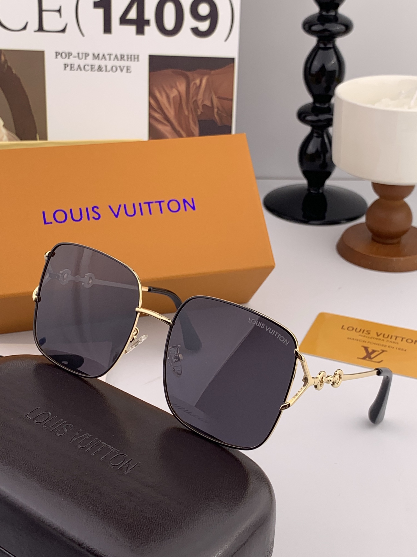 LV开春新款 最新款方框太阳镜 各路网红纷纷带起气场满分‼️ 俏皮甜美.上脸效果更佳.金属质感超好 型号