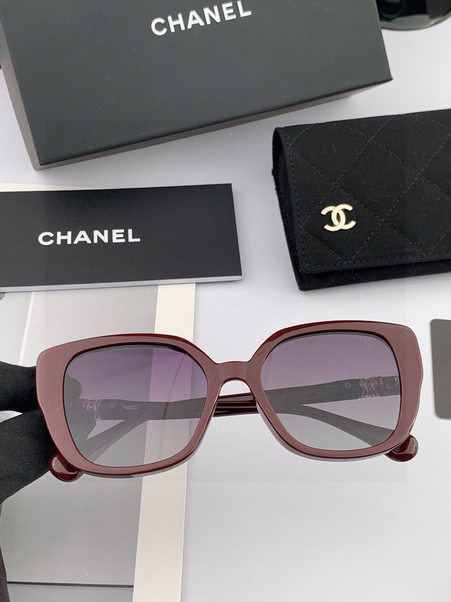 【CHANEL】香奈儿 新款潮流爆款 时尚方框太阳镜 佩戴舒适 网红潮款墨镜 女士高清加厚偏光太阳镜🕶️