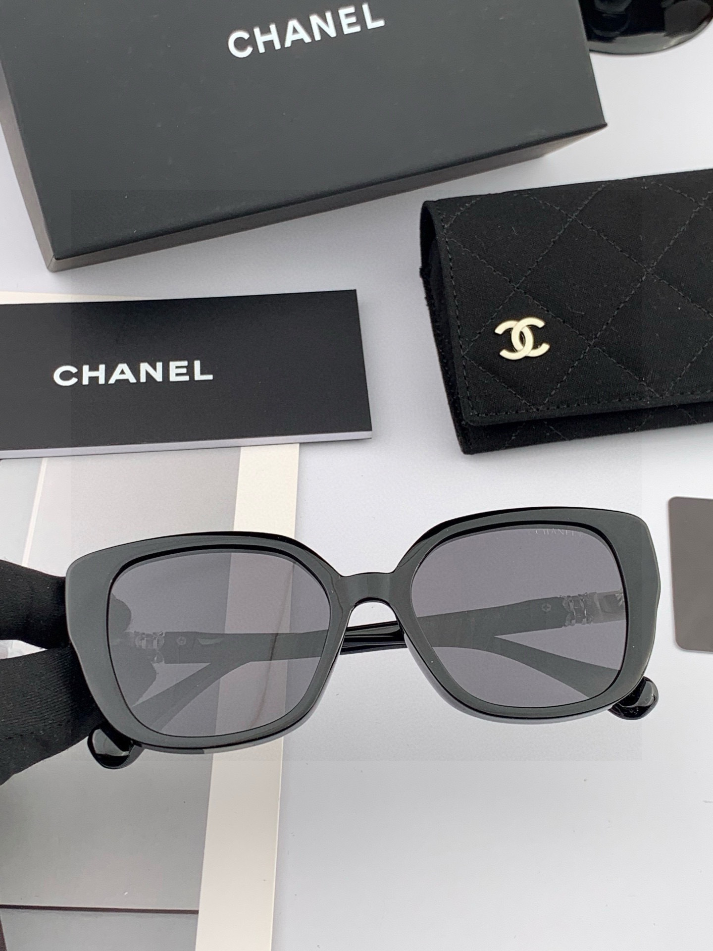 【CHANEL】香奈儿 新款潮流爆款 时尚方框太阳镜 佩戴舒适 网红潮款墨镜 女士高清加厚偏光太阳镜🕶️