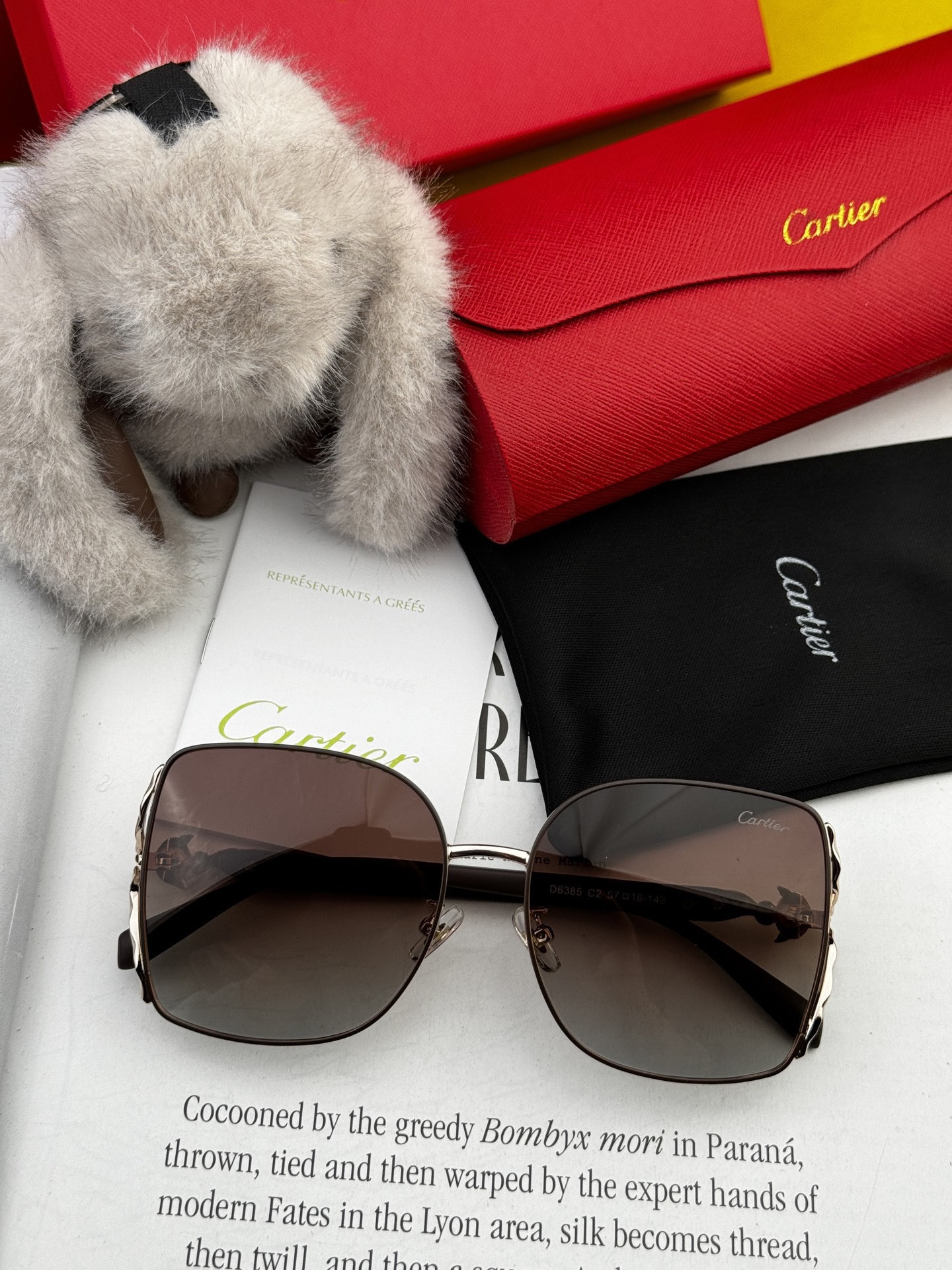 开春新款新款卡地亚💎 顶级奢华典范💋 女款板材原单太阳镜😃 个性款完美修脸护目打造轻奢新潮流风尚[胜利]