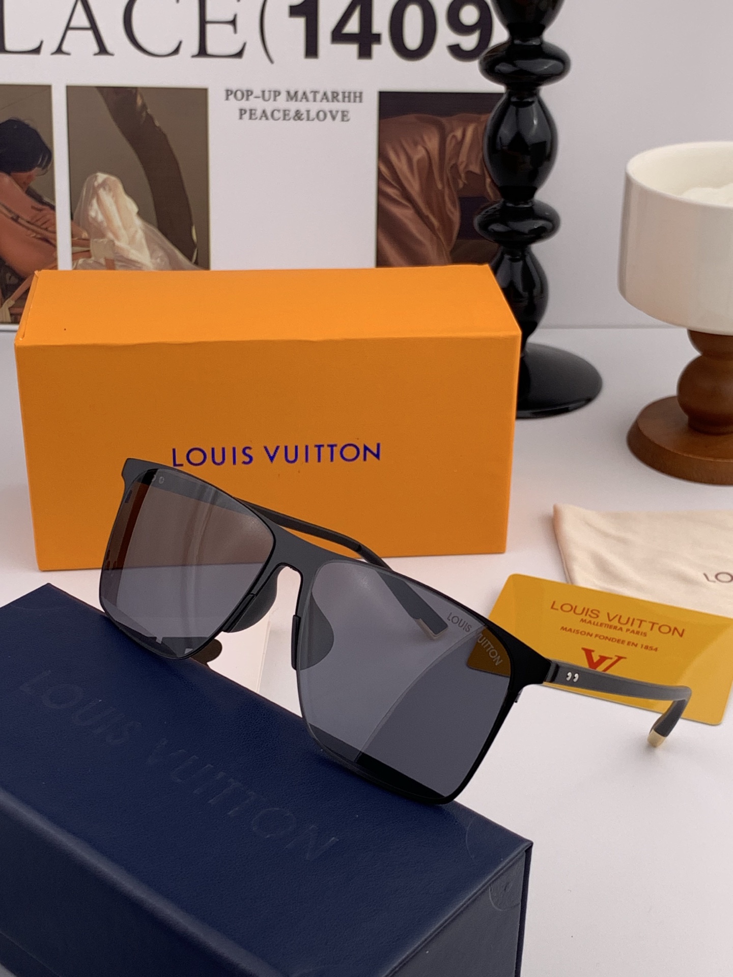 LV 男款炫彩飞行员偏光太阳镜 ❤️材质：高清尼龙加厚卡槽高清偏光镜片 🌹无边框镜架💕颜👍型号：L125