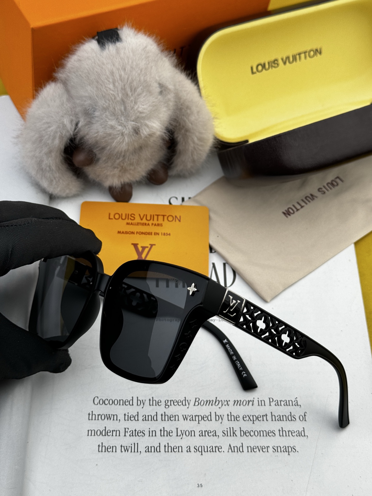 LV 新款女士方框太阳眼镜 开车墨镜 新款太阳镜 时尚大方 舒适轻盈 精致奢华 超轻 型号：L2132