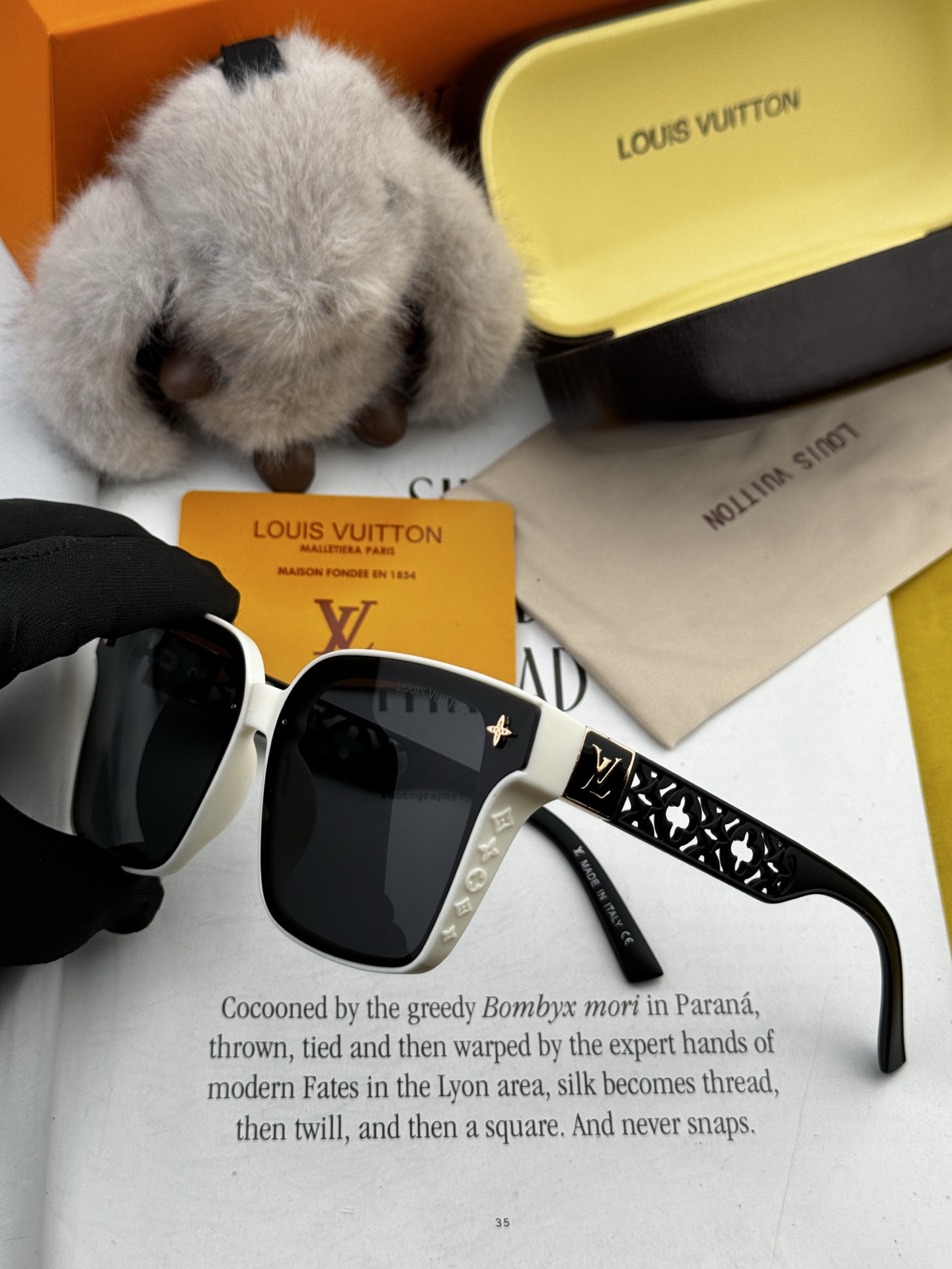 LV 新款女士方框太阳眼镜 开车墨镜 新款太阳镜 时尚大方 舒适轻盈 精致奢华 超轻 型号：L2132