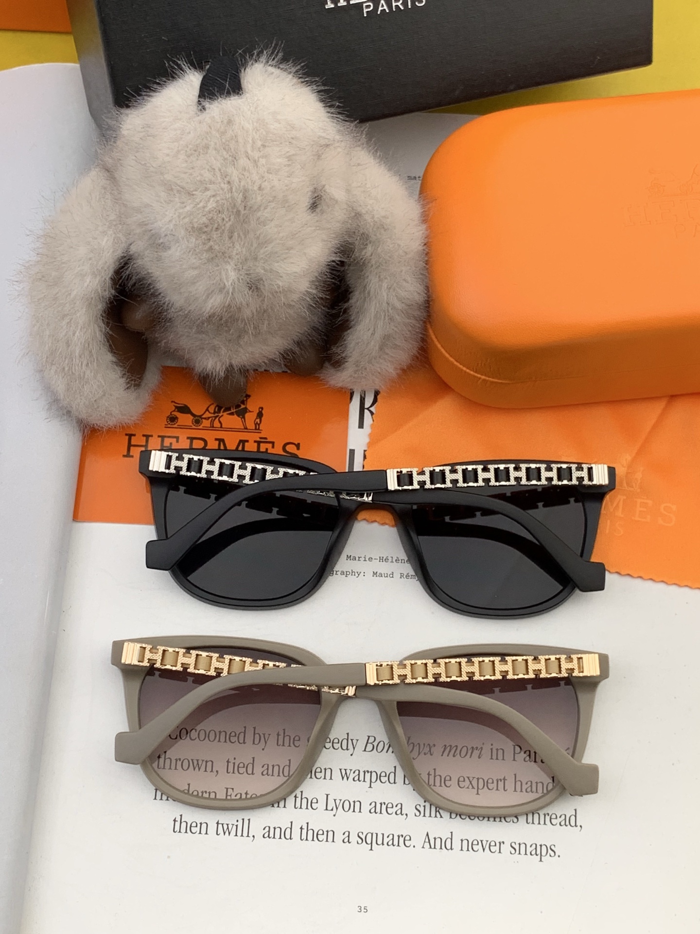 爱马仕 经典的方框设计，不挑脸型，无论搭配大衣还是连衣裙都非常显气质镜片预防紫外线 型号：H9302