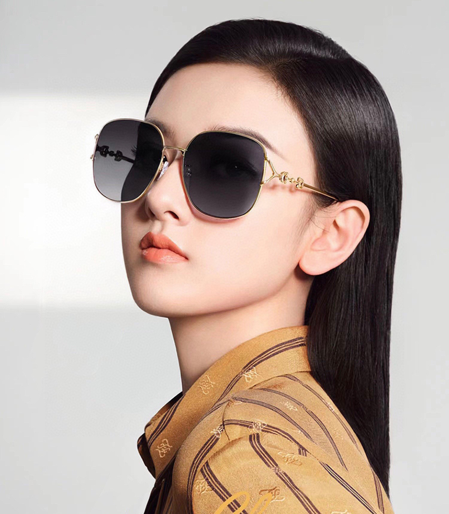 GUCCI 开春新款 最新款方框太阳镜 各路网红纷纷带起气场满分‼️ 俏皮甜美.上脸效果更佳.金属质感超