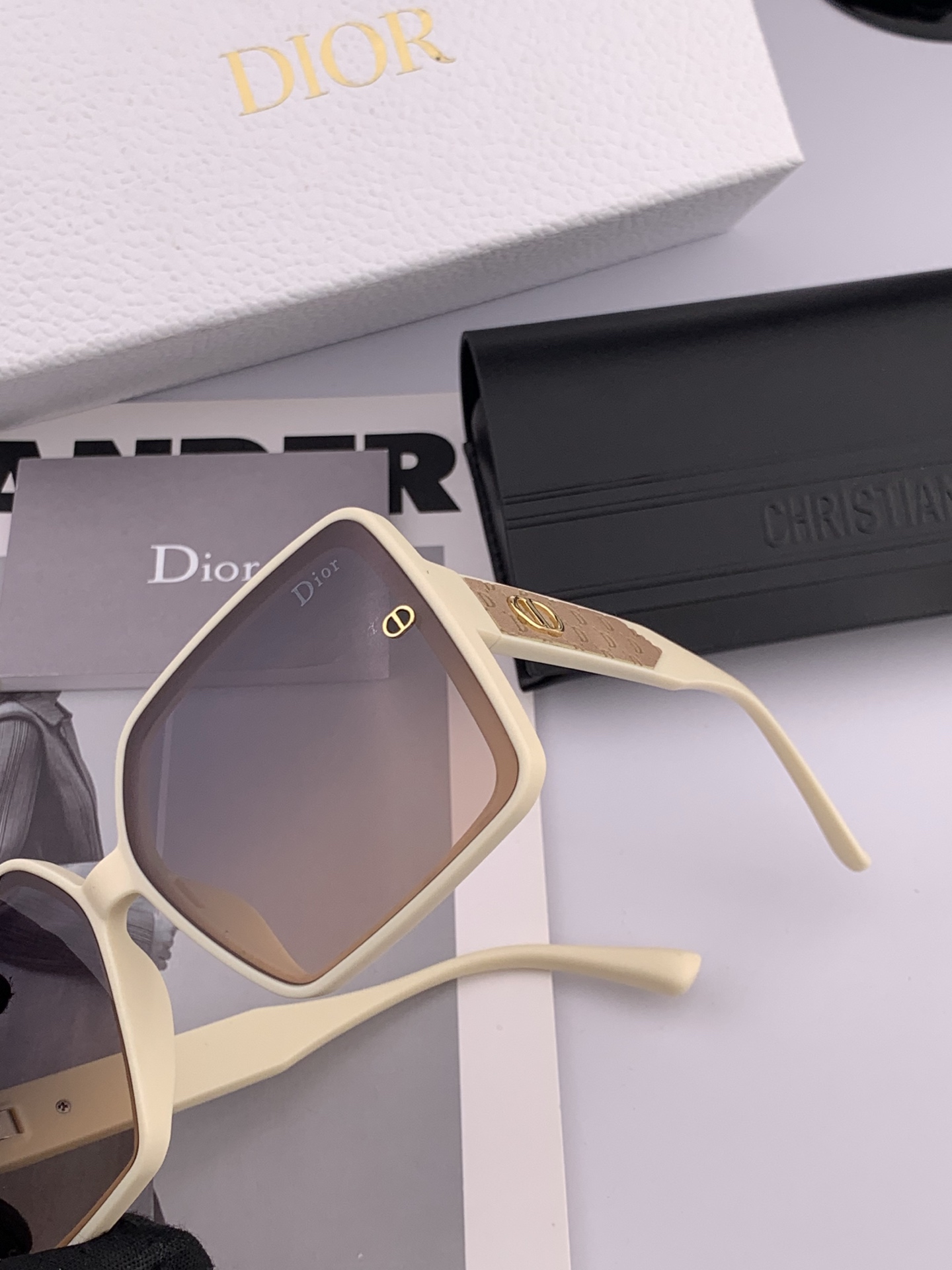 🔺 【DIOR-迪奥】开春新款 潮流爆款 时尚方框太阳镜 高品质 佩戴舒适 网红潮款墨镜 型号：D377