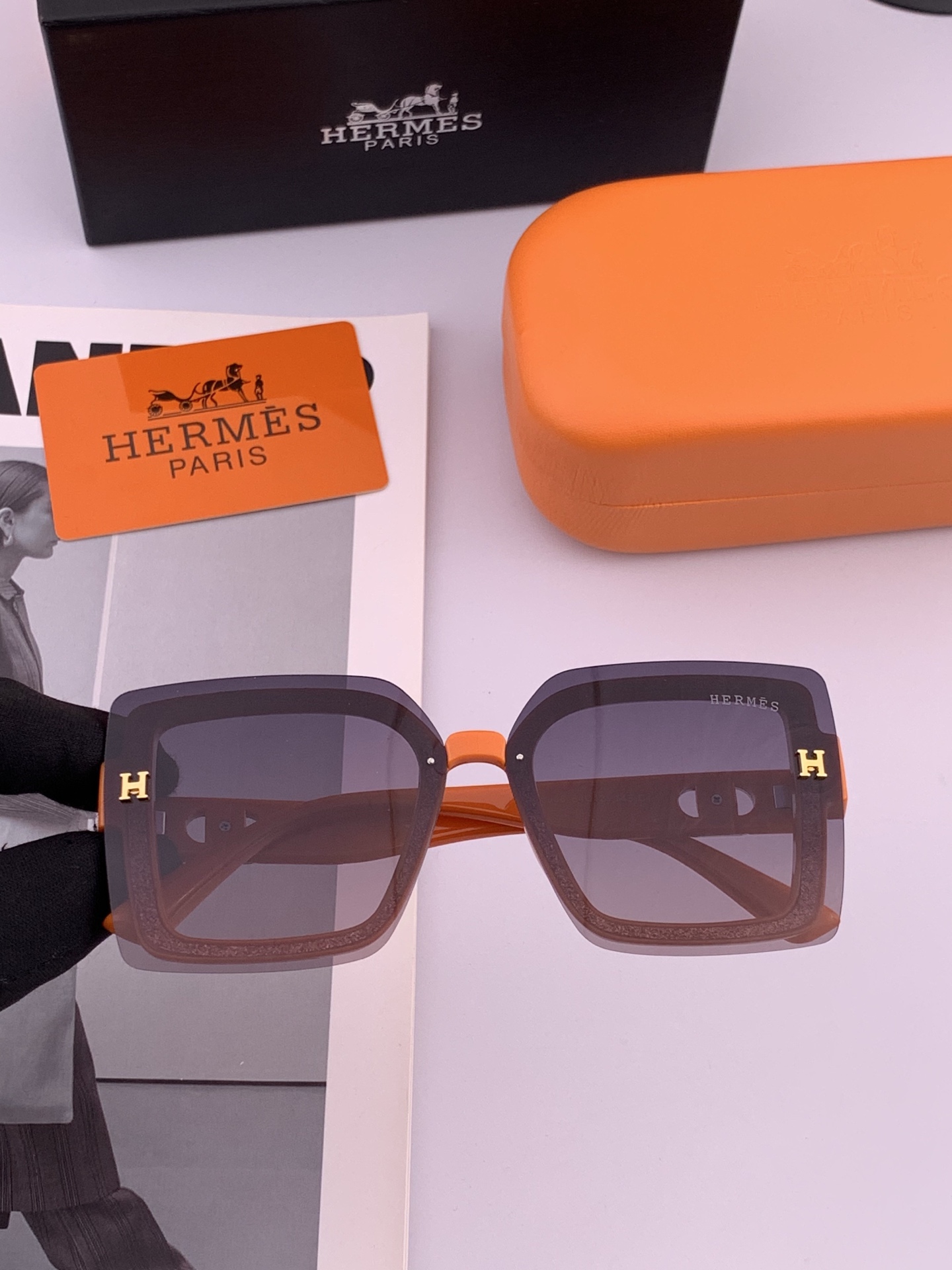 HERMES 爱马仕 开春新款🎈原版出货 网红超爆款💙经典奢华全球风[强][酷][亲亲] 时尚方框太阳镜