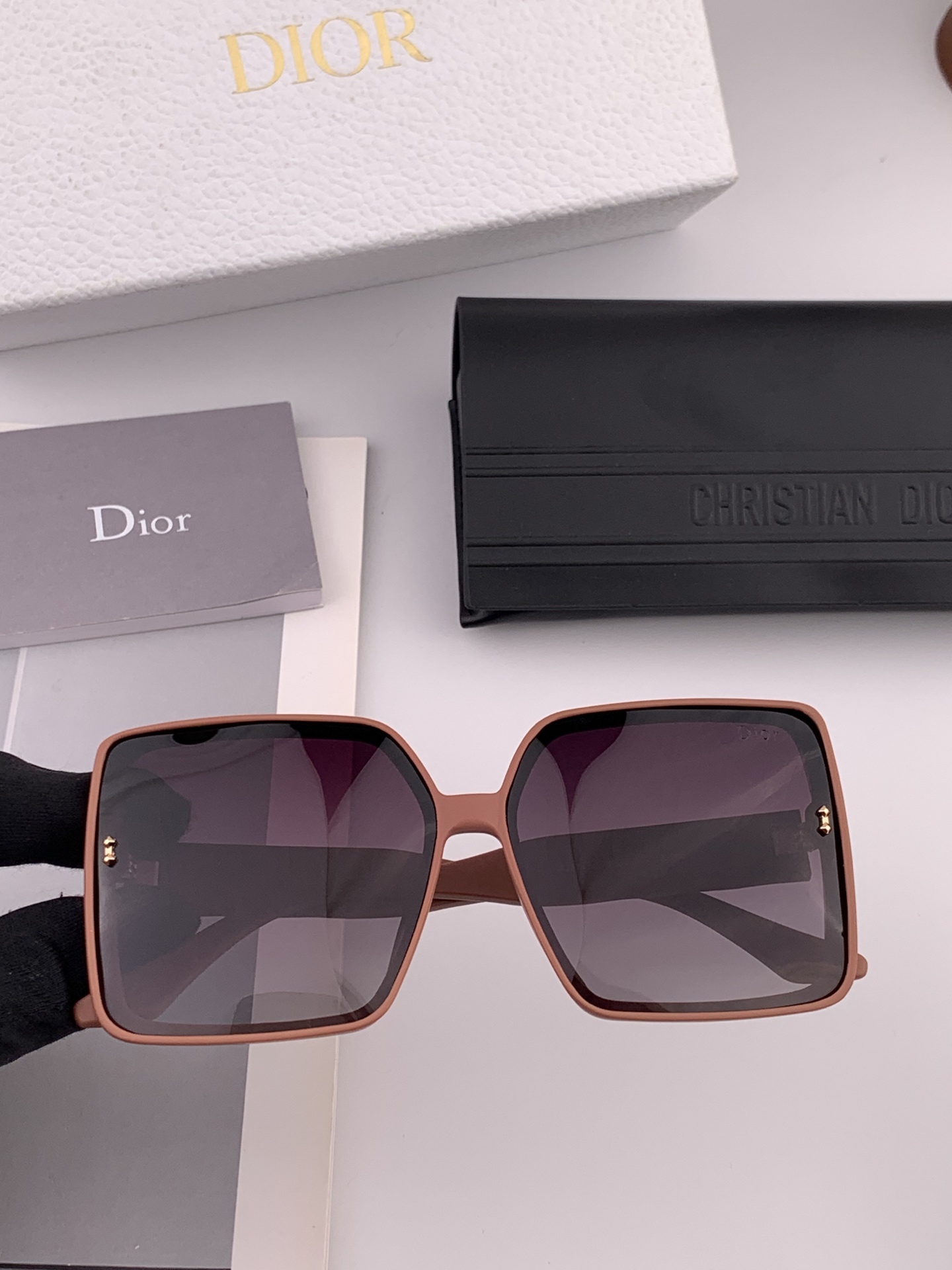 🔺 【DIOR-迪奥】开春新款 潮流爆款 时尚方框偏光太阳镜 高品质 佩戴舒适 网红潮款墨镜 型号：D8