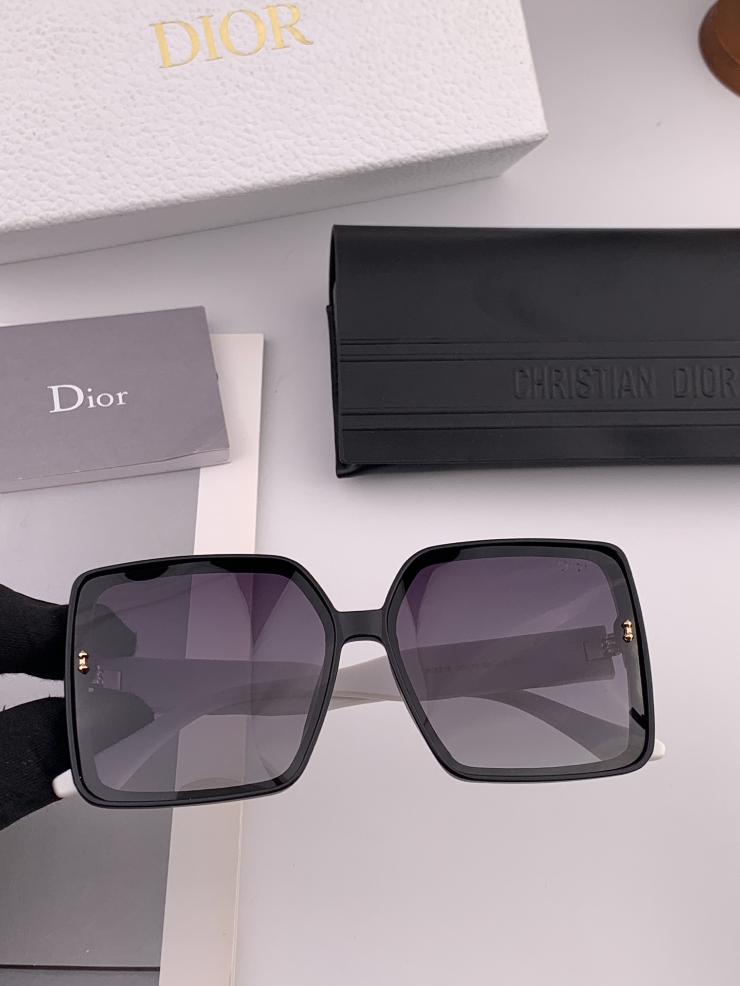 🔺 【DIOR-迪奥】开春新款 潮流爆款 时尚方框偏光太阳镜 高品质 佩戴舒适 网红潮款墨镜 型号：D8