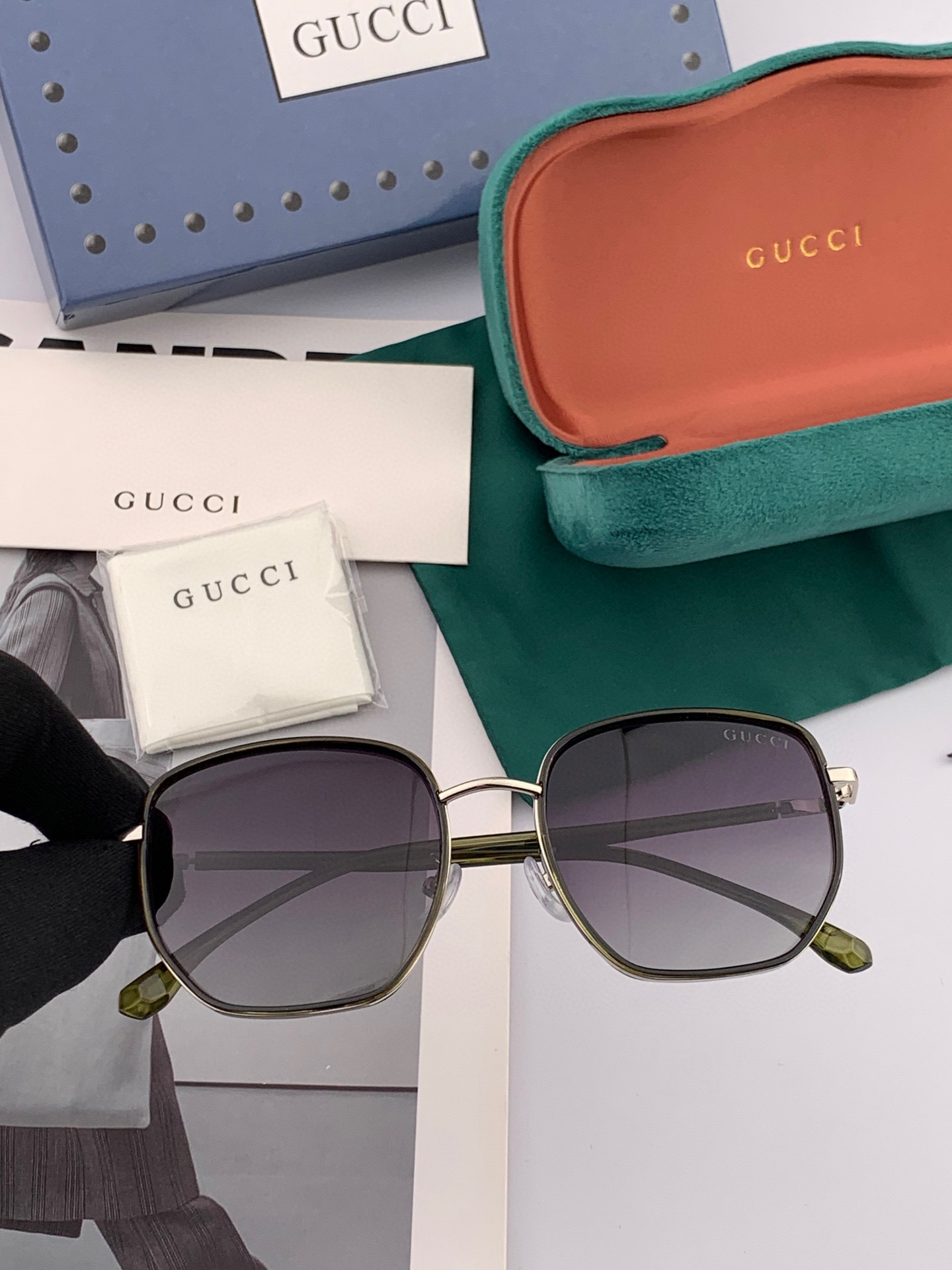 GUCCI 开春新款太阳镜 各路网红纷纷带起气场满分‼️ 俏皮甜美.上脸效果更佳.金属质感超好 型号：G