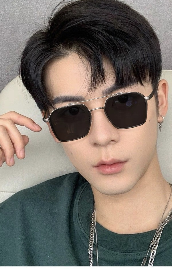 MAYBACH迈巴赫年度最牛硬货👍🏻 官网经典蛤蟆款 ❗️极力推荐款‼️选用定制进口板料双色拼腿 采用K