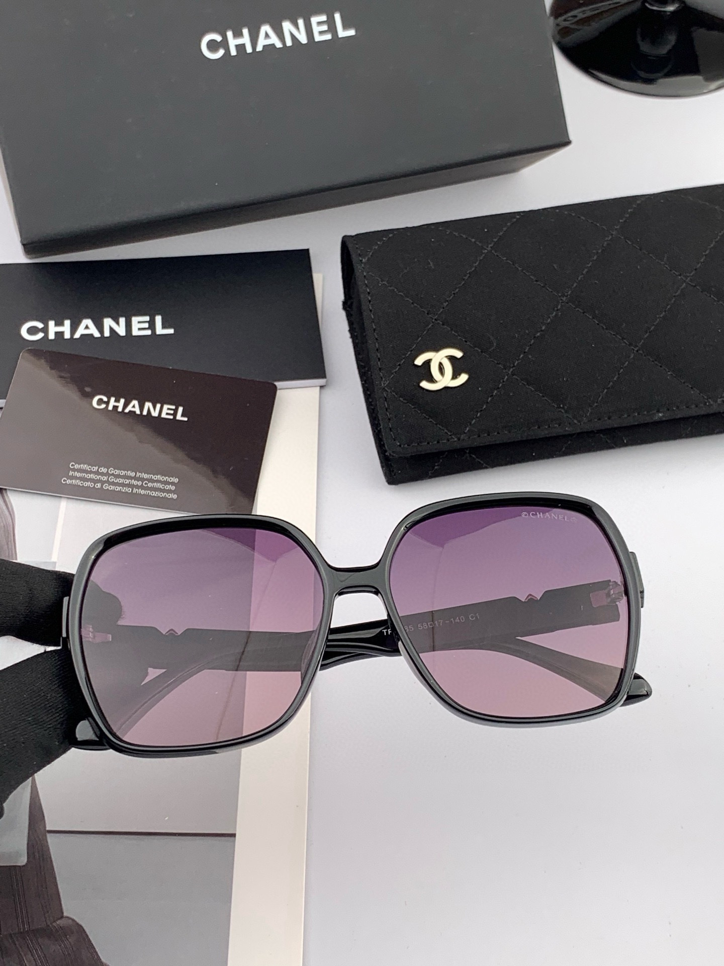 🔺 【香奈儿】开春新款 潮流爆款 时尚方框偏光太阳镜 高品质 佩戴舒适 网红潮款墨镜 型号：CH5108