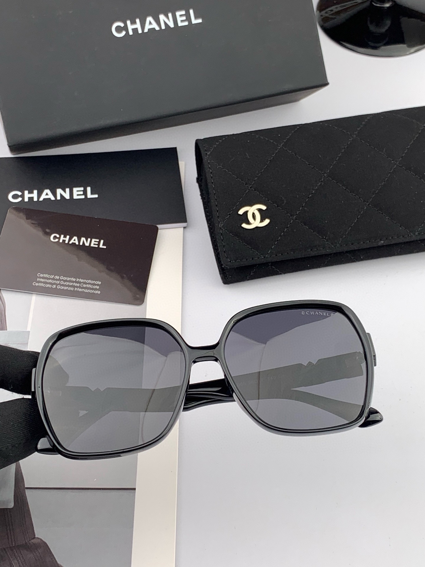 🔺 【香奈儿】开春新款 潮流爆款 时尚方框偏光太阳镜 高品质 佩戴舒适 网红潮款墨镜 型号：CH5108