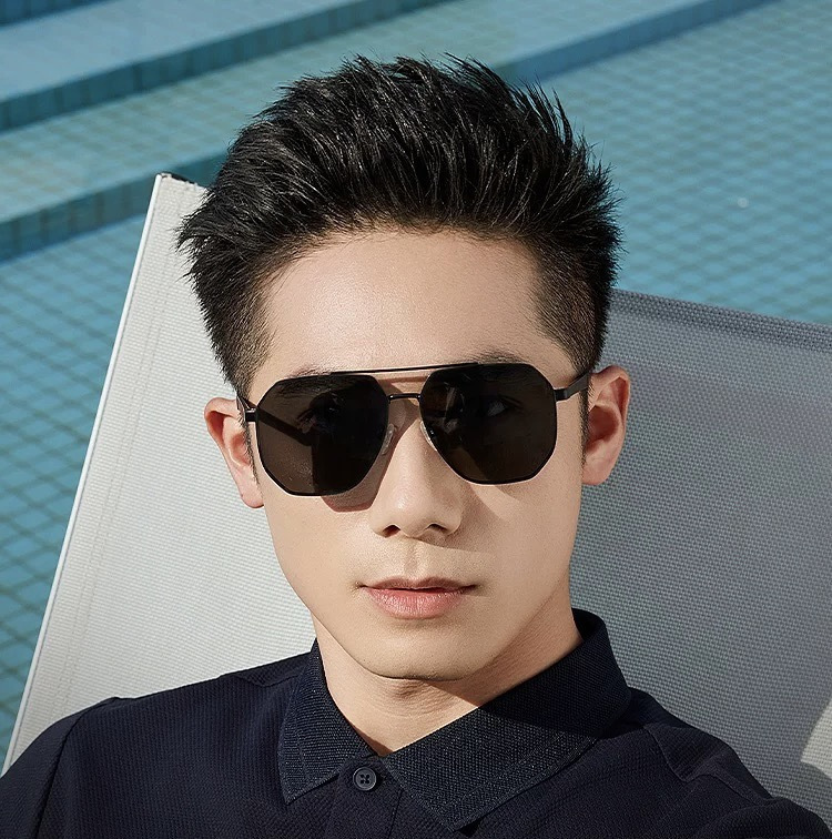 LV 男款炫彩飞行员偏光太阳镜 ❤️材质：高清尼龙加厚卡槽高清偏光镜片 🌹无边框镜架💕颜👍型号：L889