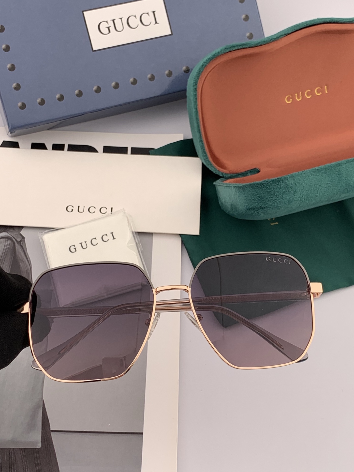 【偏光系列】Gucci 经典的方框设计，不挑脸型，无论搭配大衣还是连衣裙都非常显气质尼龙偏光镜片预防紫外