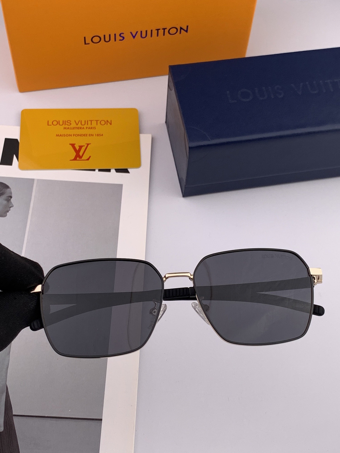 LV 。 高品质男女款墨镜 👍 进口宝丽来偏光镜片 。蛤蟆镜 开车钓鱼都可 。百搭显瘦墨镜韩版男士飞行员