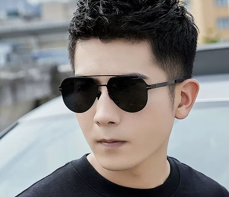 GUCC* 新款男女情侣款太阳iP电镀永不褪色 卖点：超轻超有弹性整幅眼镜无螺丝重要的是压不坏、镜片：高