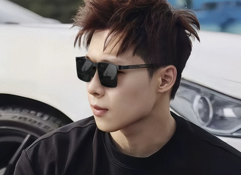 GUCC* 新款男女情侣款太阳iP电镀永不褪色 卖点：超轻超有弹性整幅眼镜无螺丝重要的是压不坏、镜片：高