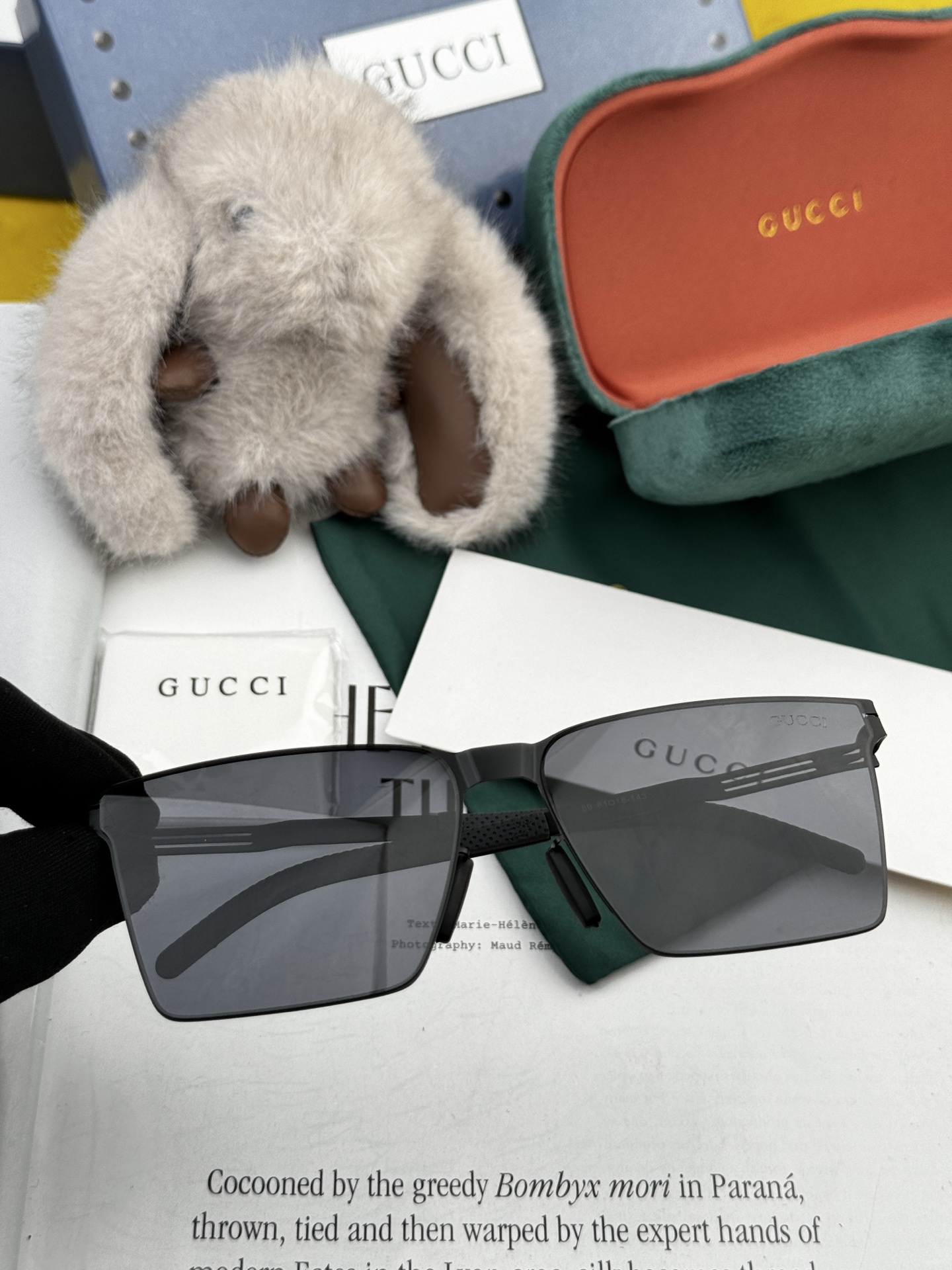 GUCC* 新款男女情侣款太阳iP电镀永不褪色 卖点：超轻超有弹性整幅眼镜无螺丝重要的是压不坏、镜片：高