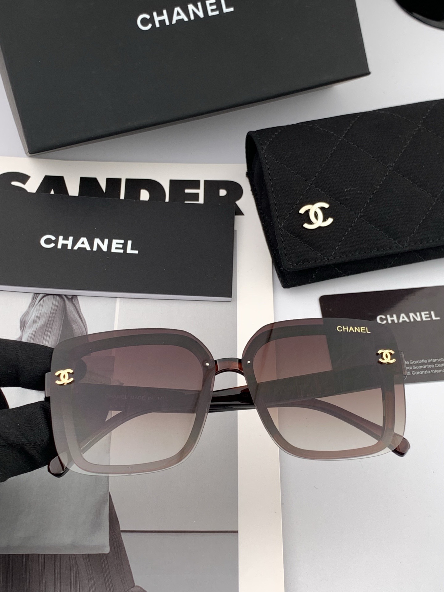 Chanel大框太阳镜墨镜 经典的方框设计，不挑脸型，无论搭配大衣还是连衣裙都非常显气质偏光镜片预防紫外