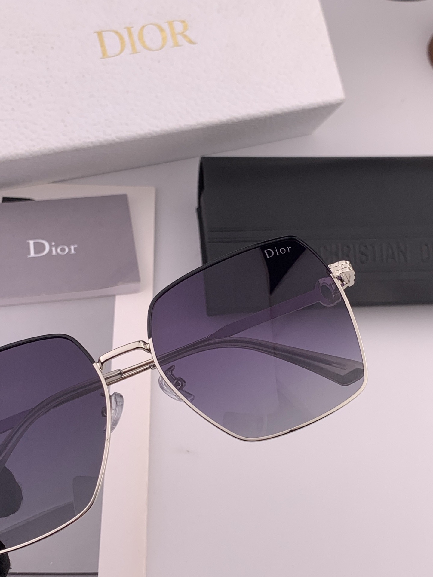 🔺 【DIOR-迪奥】开春新款 潮流爆款 时尚方框偏光太阳镜 高品质 佩戴舒适 网红潮款墨镜 型号：D6
