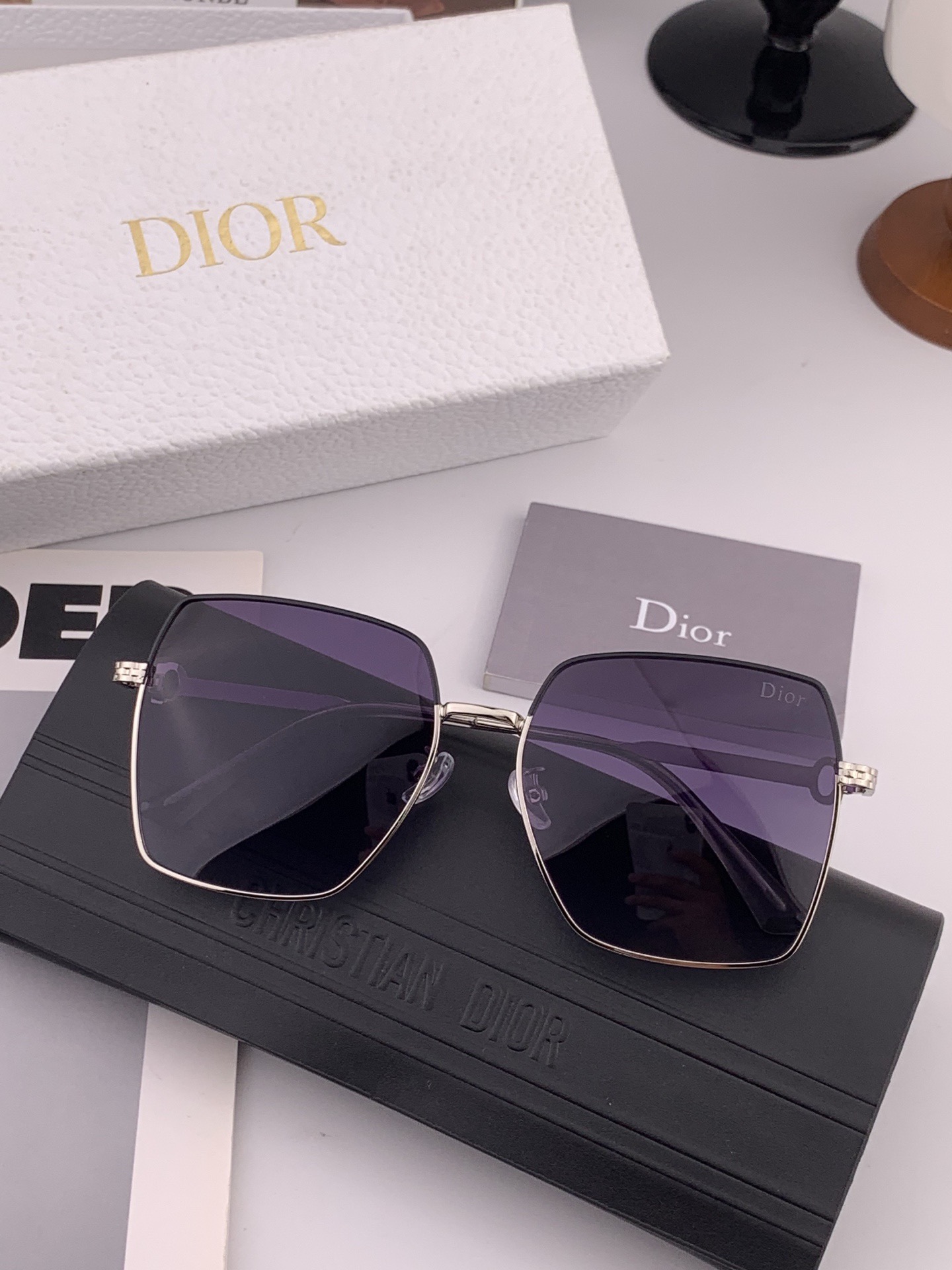🔺 【DIOR-迪奥】开春新款 潮流爆款 时尚方框偏光太阳镜 高品质 佩戴舒适 网红潮款墨镜 型号：D6