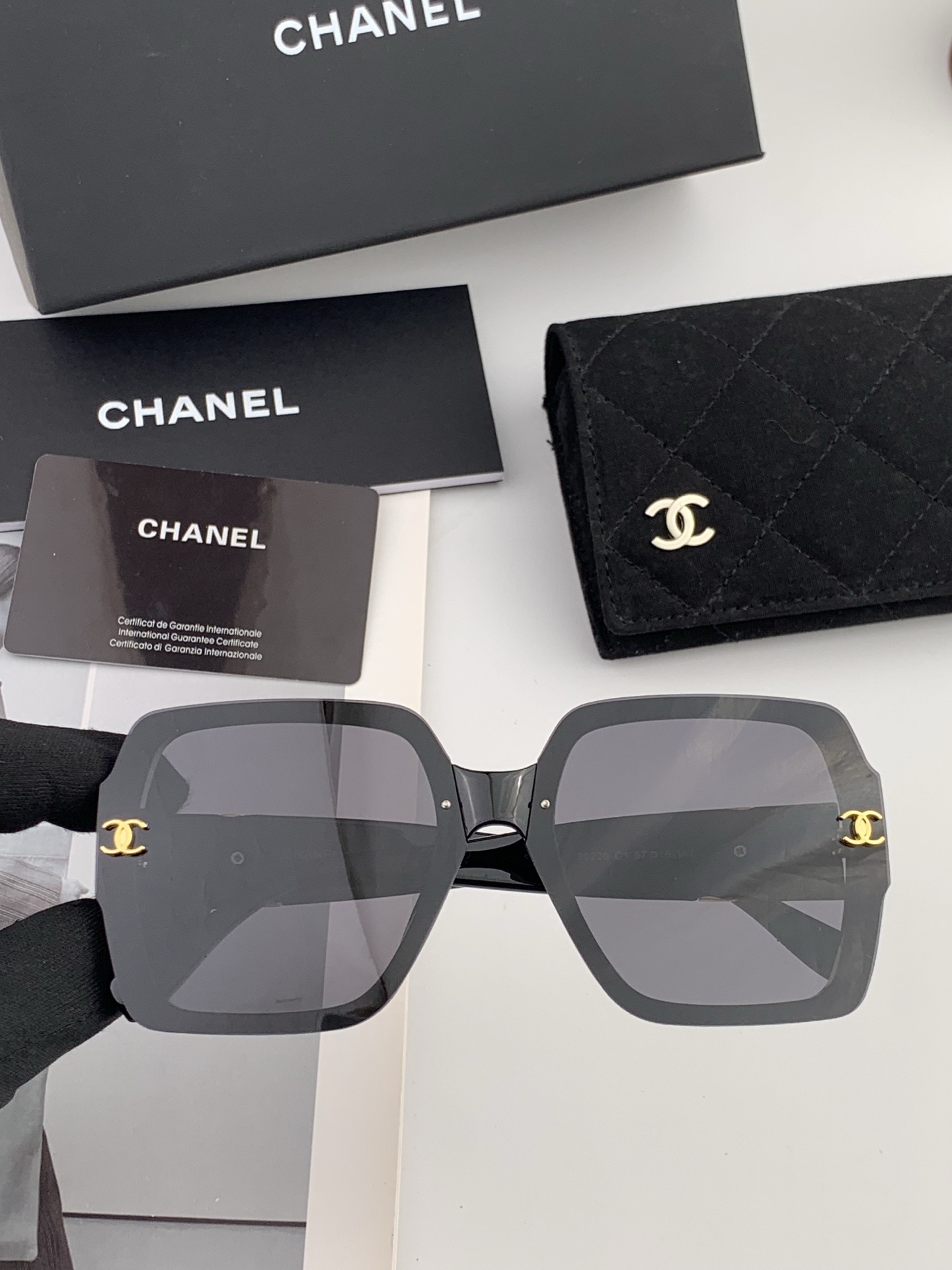 【TR偏光系列】香奈儿 开春新款 经典的方框设计，不挑脸型，无论搭配大衣还是连衣裙都非常显气质 偏光镜片