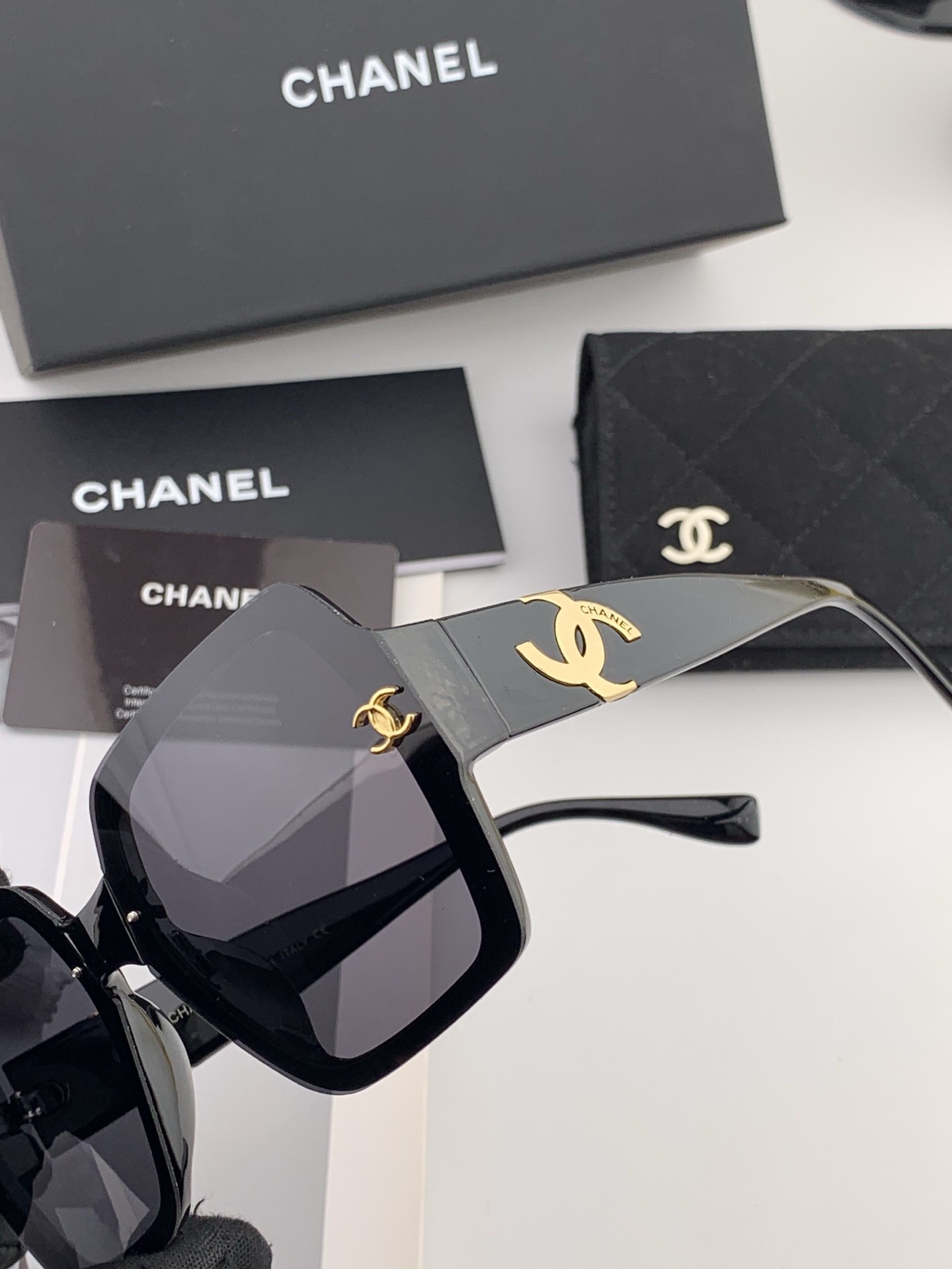 【TR偏光系列】香奈儿 开春新款 经典的方框设计，不挑脸型，无论搭配大衣还是连衣裙都非常显气质 偏光镜片