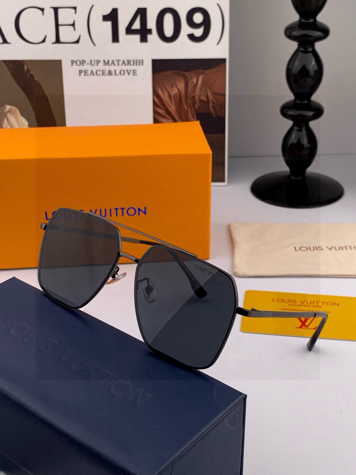 ♦️LV 新款男女情侣款太阳镜多边形墨镜iP电镀永不褪色 超轻超有弹性整幅眼镜无螺丝重要的是压不坏 高清