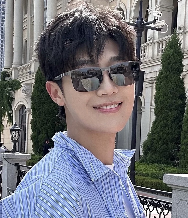 GUCCI 男款炫彩飞行员偏光太阳镜 ❤️材质：高清尼龙加厚卡槽高清偏光镜片 🌹无边框镜架💕颜👍型号：G