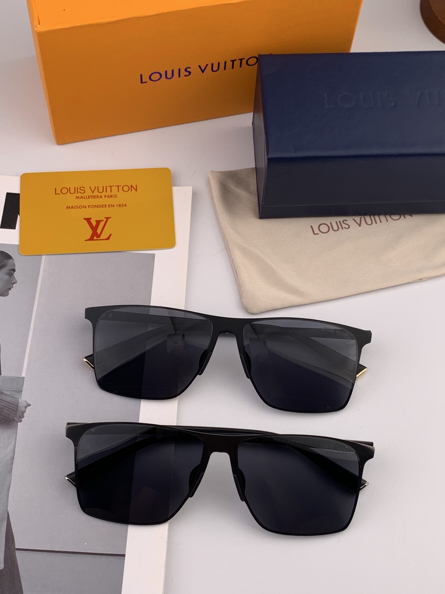 LV 男款炫彩飞行员偏光太阳镜 ❤️材质：高清尼龙加厚卡槽高清偏光镜片 🌹无边框镜架💕颜👍型号：L125