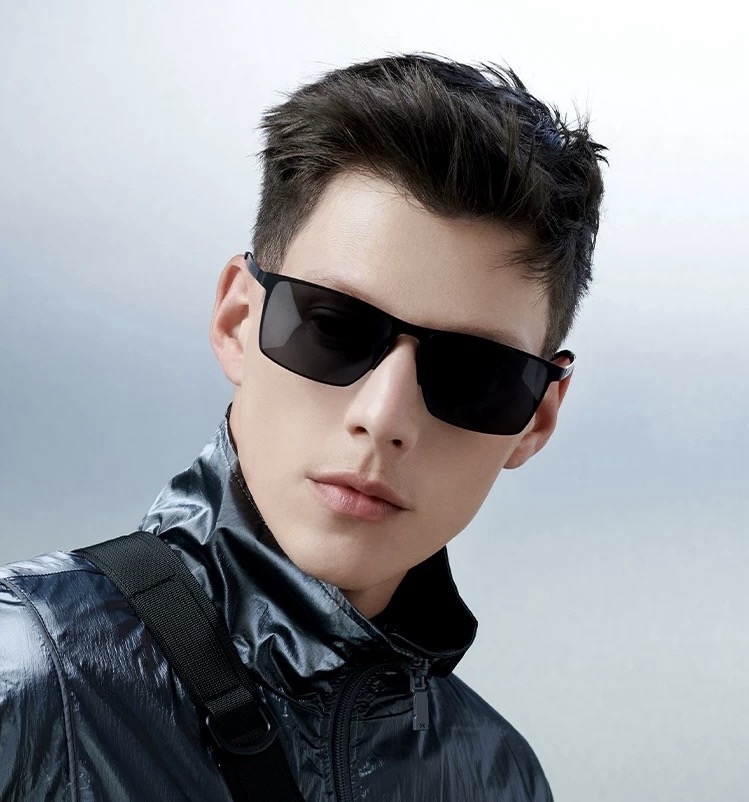 LV 男款炫彩飞行员偏光太阳镜 ❤️材质：高清尼龙加厚卡槽高清偏光镜片 🌹无边框镜架💕颜👍型号：L125