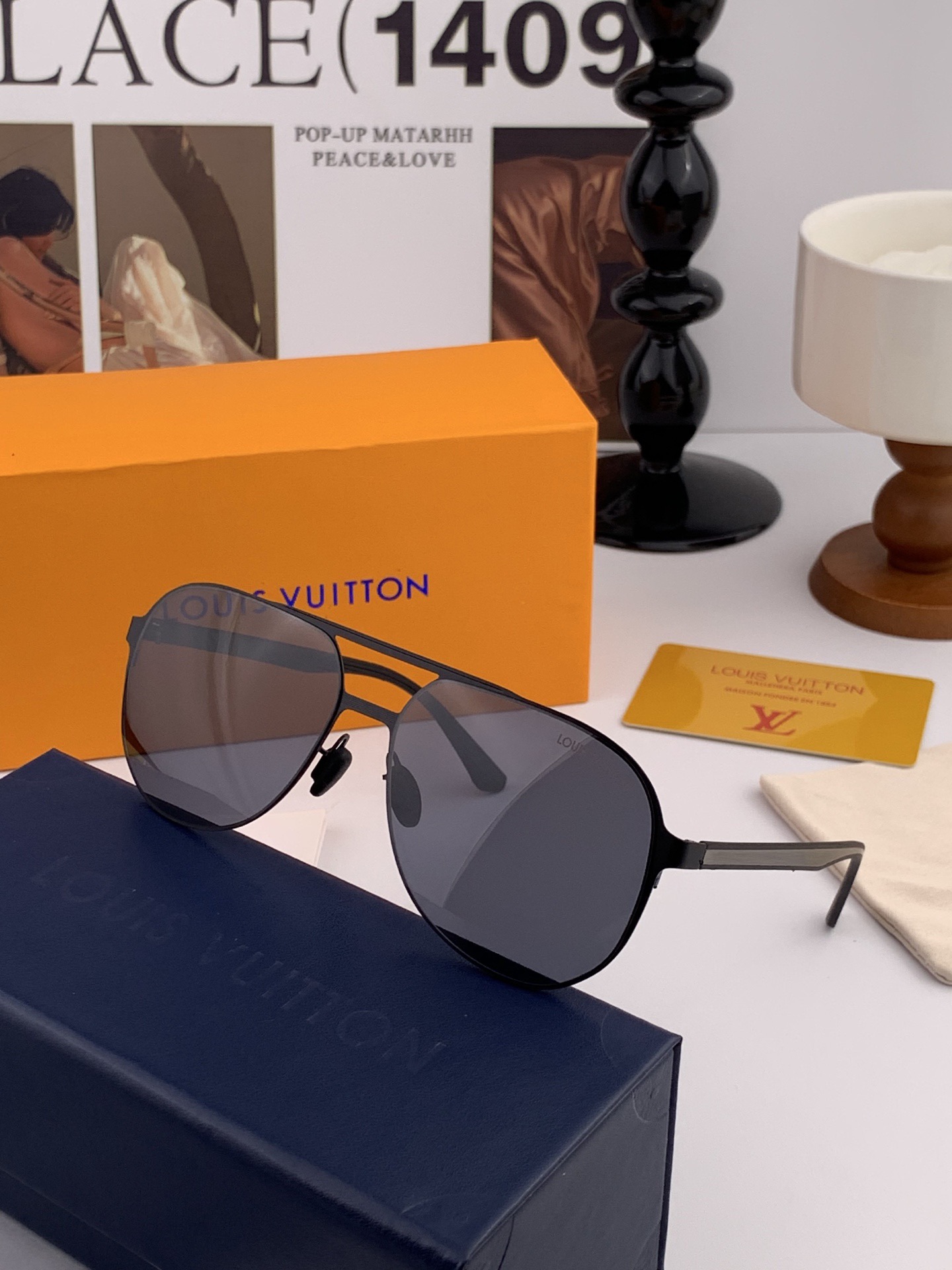 LV 男款炫彩飞行员偏光太阳镜 ❤️材质：高清尼龙加厚卡槽高清偏光镜片 🌹无边框镜架💕颜👍型号：L522