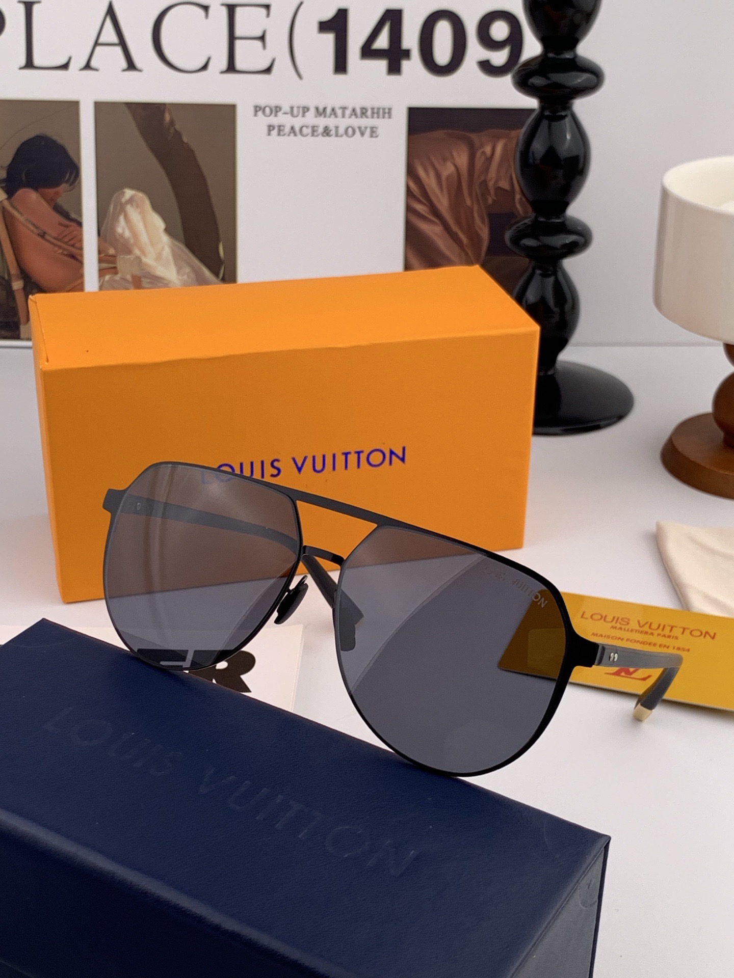 LV 男款炫彩飞行员偏光太阳镜 ❤️材质：高清尼龙加厚卡槽高清偏光镜片 🌹无边框镜架💕颜👍型号：L522