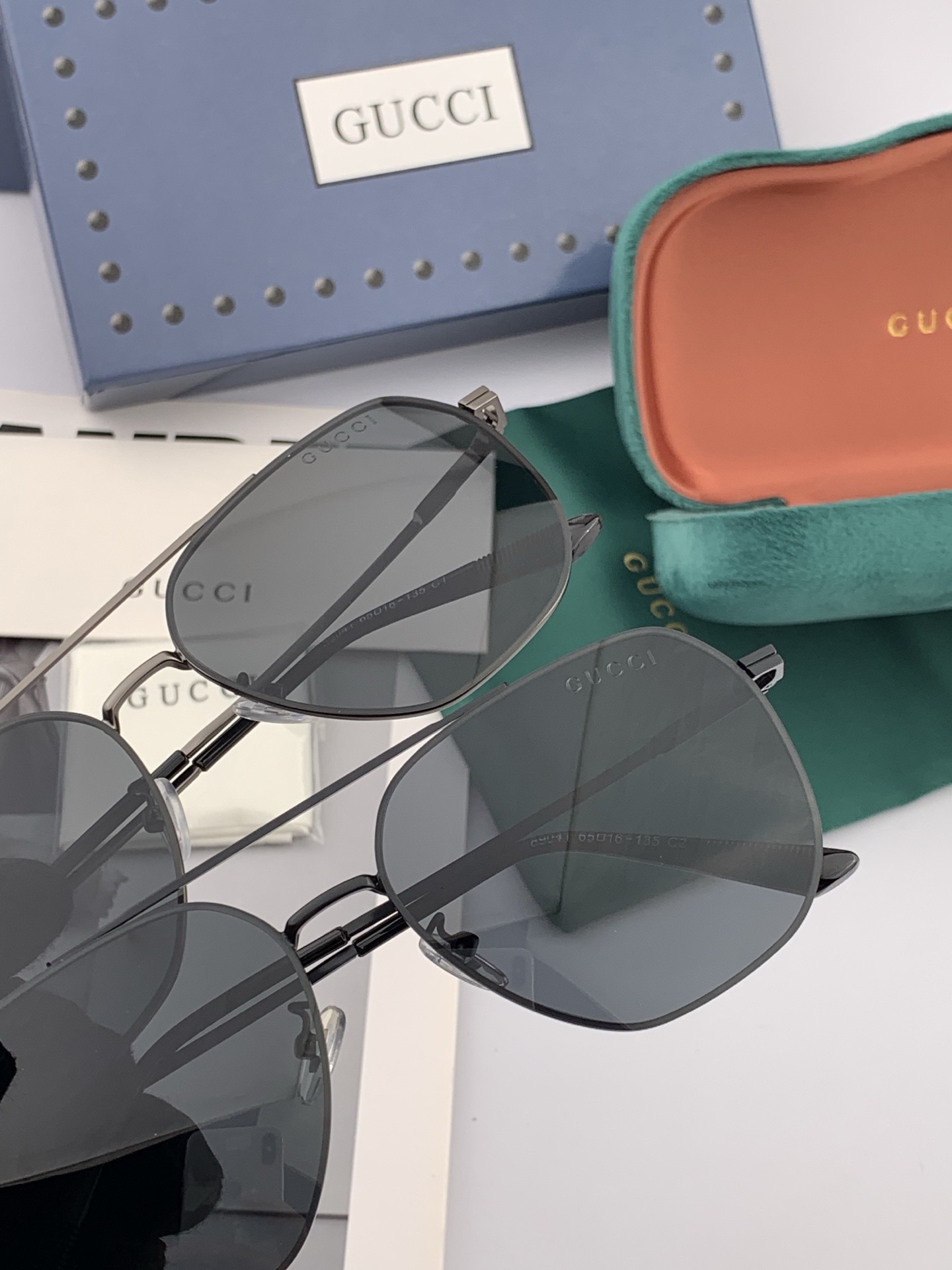 Gucci 男款炫彩飞行员偏光太阳镜 ❤️材质：高清尼龙加厚卡槽高清偏光镜片 🌹无边框镜架💕颜👍型号：G