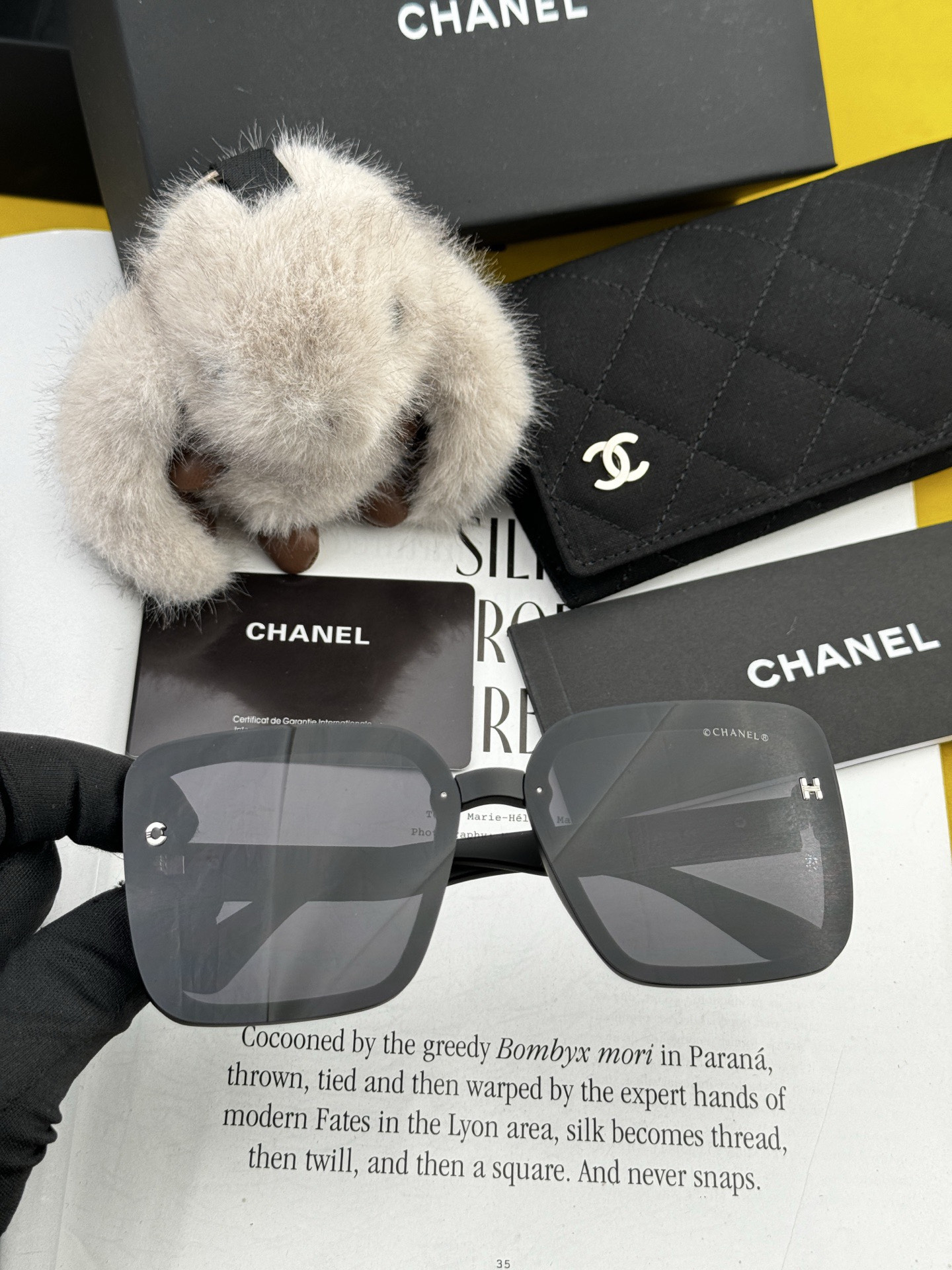 新品CHANEL 香奈儿太阳镜以独特魅力和前卫风格诠释春夏最新眼镜，质感超好佩带舒适 型号：CH2305