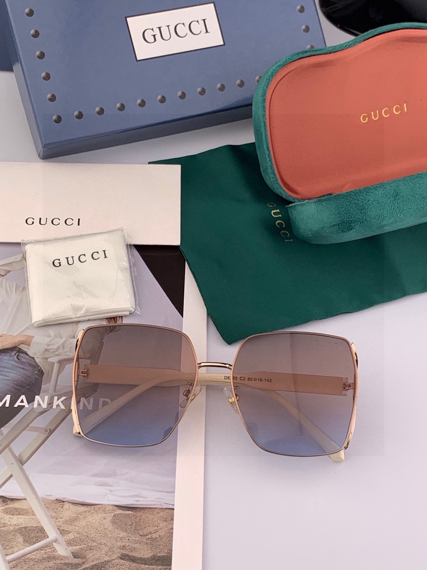 香奈儿新款太阳镜太漂亮的款,爆到断货。镜片采用尼龙材质,透光度清晰的同时又保护眼睛,镜框采用环保无磁不锈