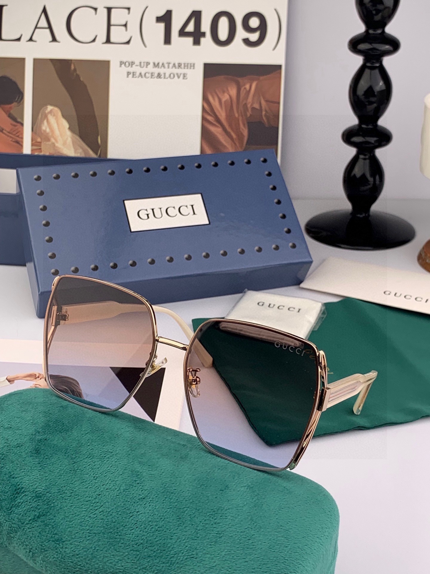 香奈儿新款太阳镜太漂亮的款,爆到断货。镜片采用尼龙材质,透光度清晰的同时又保护眼睛,镜框采用环保无磁不锈