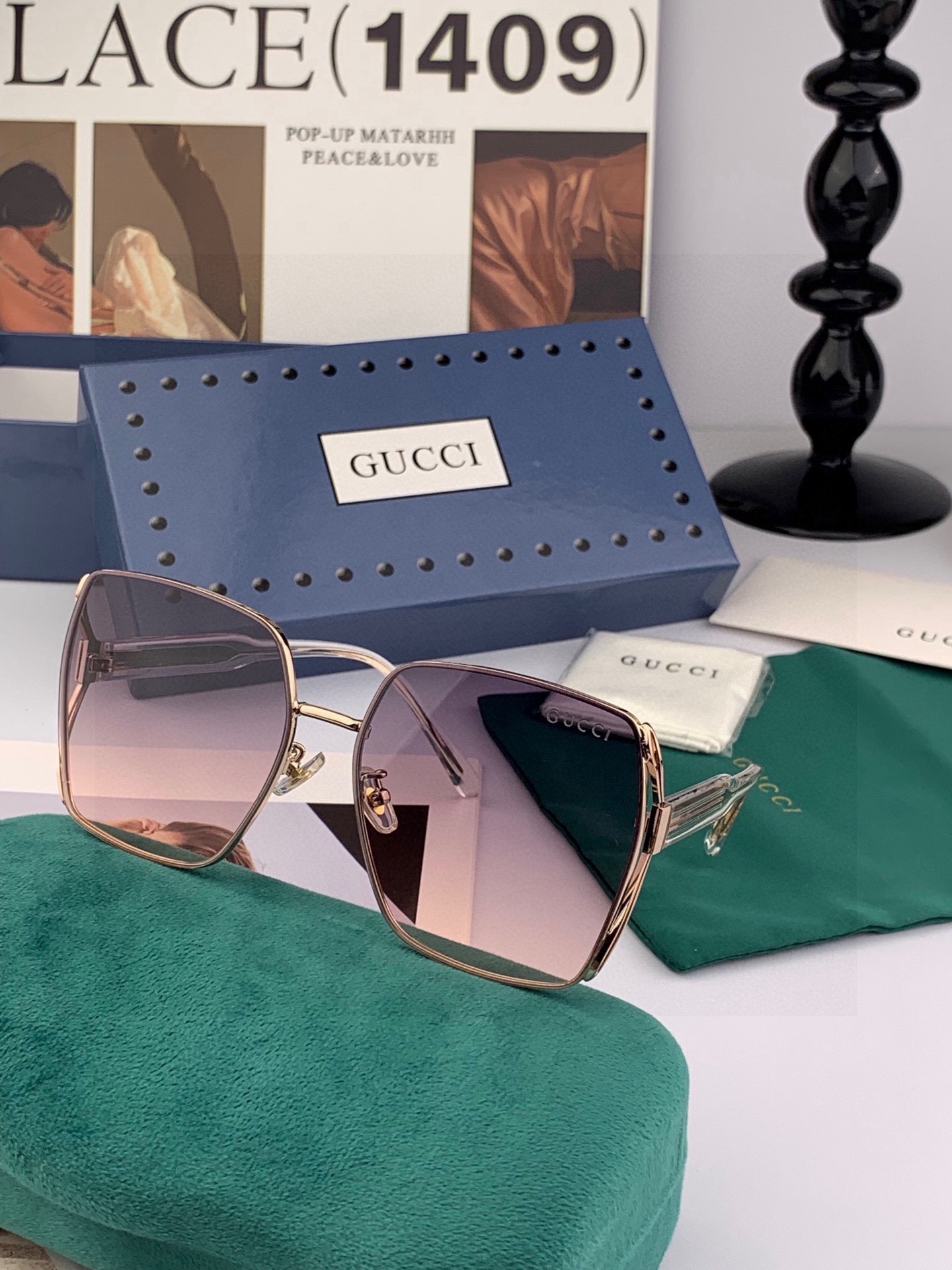 香奈儿新款太阳镜太漂亮的款,爆到断货。镜片采用尼龙材质,透光度清晰的同时又保护眼睛,镜框采用环保无磁不锈