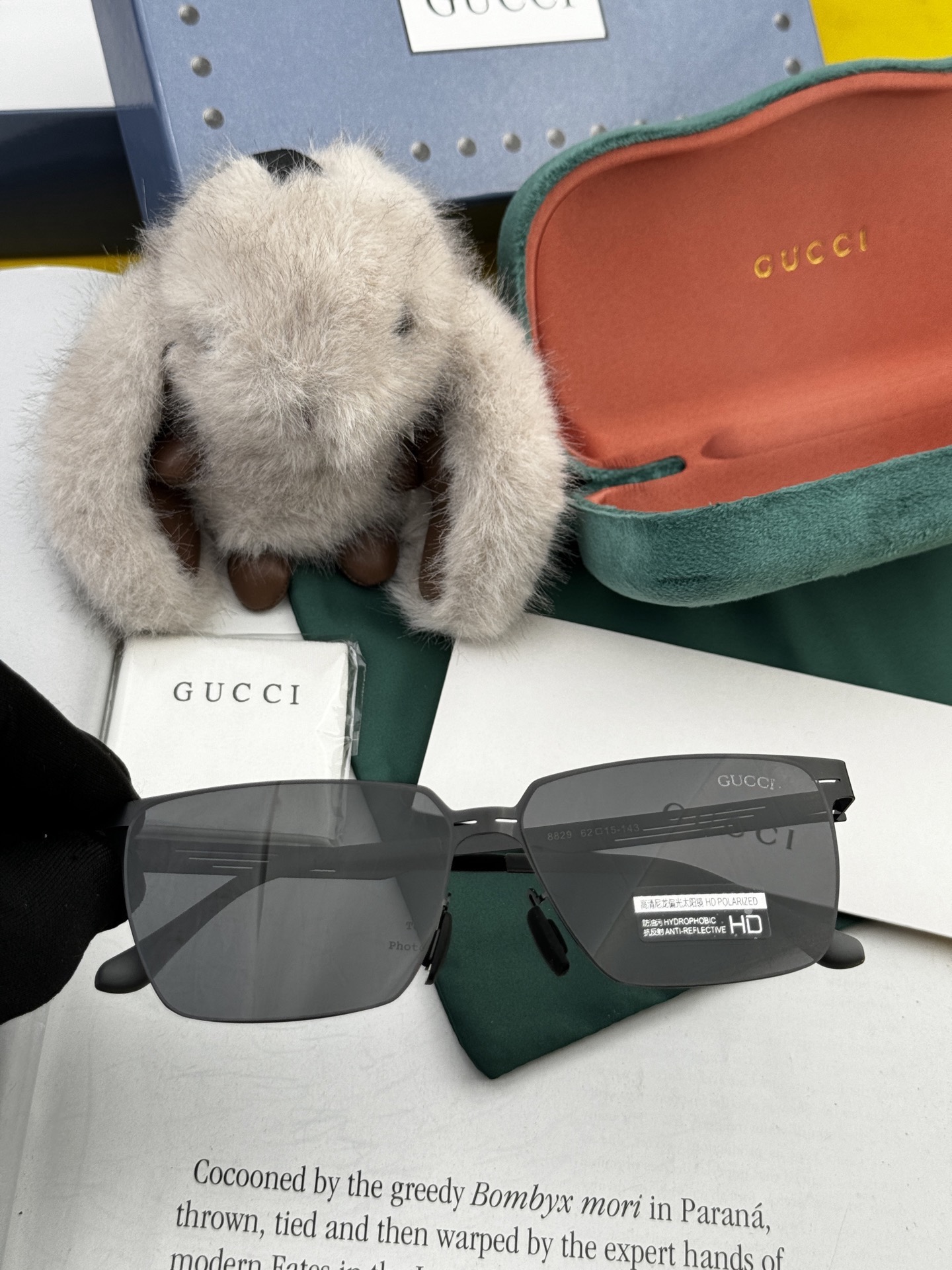 GUCC* 新款男女情侣款太阳iP电镀永不褪色 卖点：超轻超有弹性整幅眼镜无螺丝重要的是压不坏、镜片：高