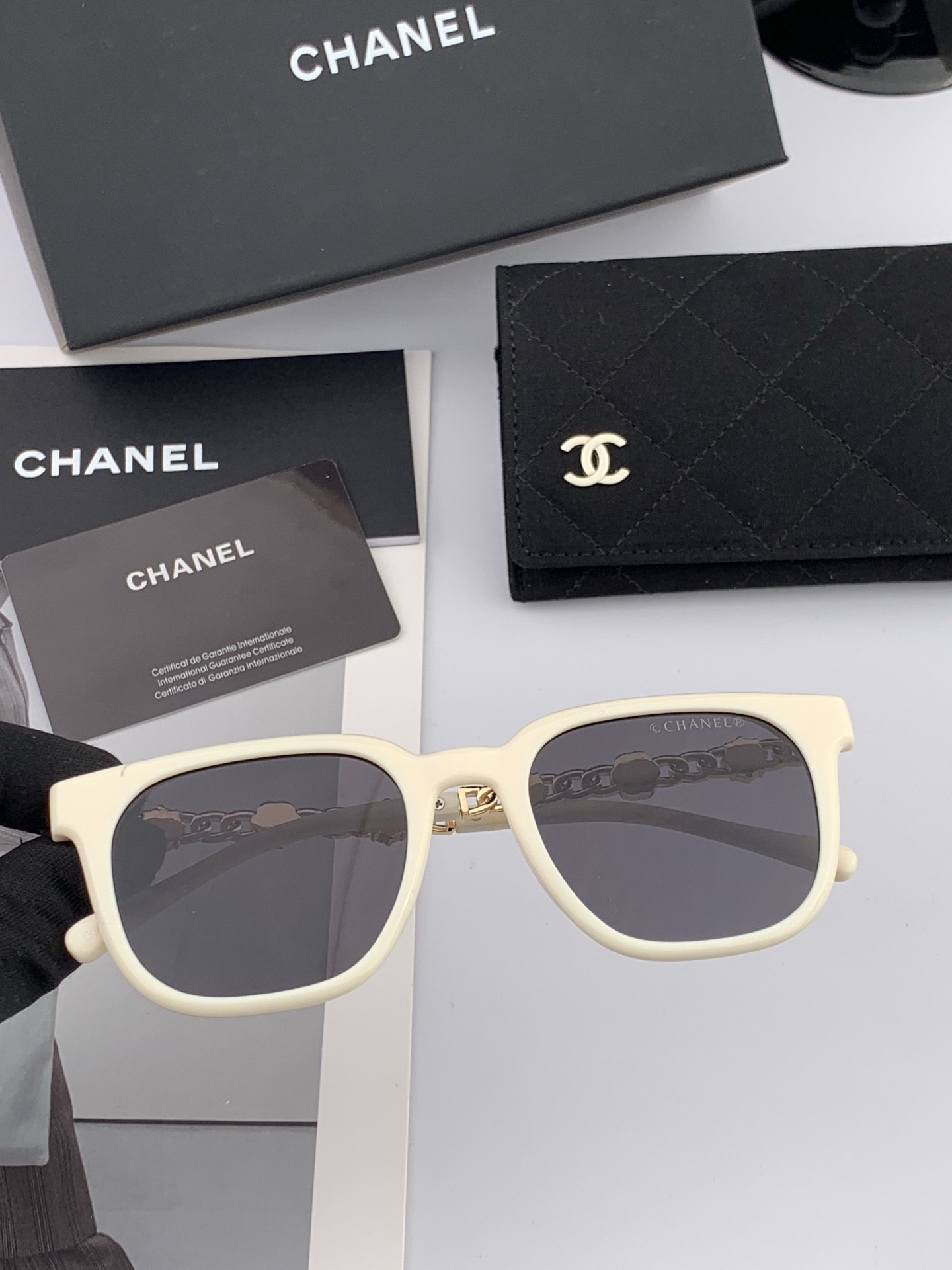 新品CHANEL 香奈儿太阳镜以独特魅力和前卫风格诠释春夏最新眼镜，质感超好佩带舒适 型号：CH5236