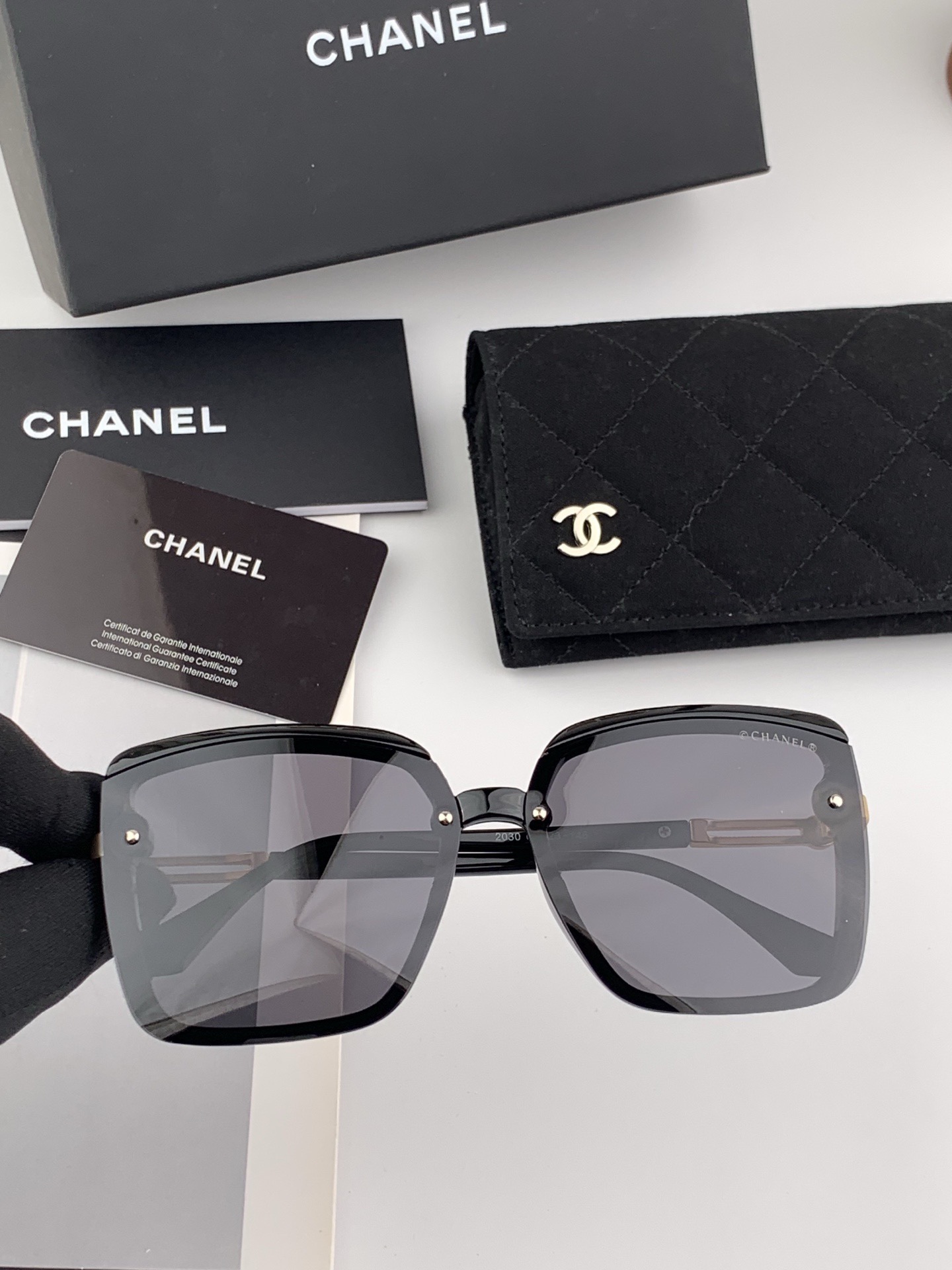 【CHANEL】香奈儿 新款潮流爆款 时尚方框太阳镜 佩戴舒适 网红潮款墨镜 ♥️♥️型号：CH1322