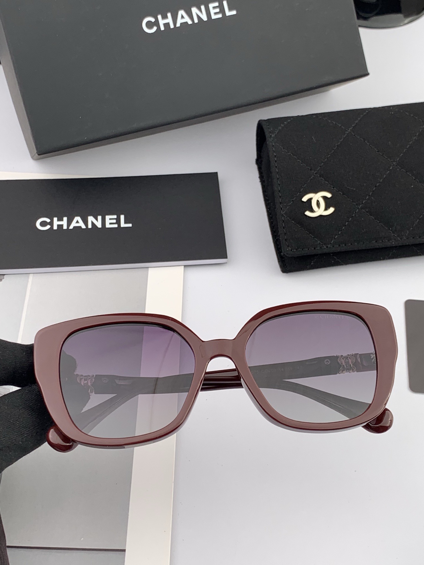 【CHANEL】香奈儿 新款潮流爆款 时尚方框太阳镜 佩戴舒适 网红潮款墨镜 女士高清加厚偏光太阳镜🕶️