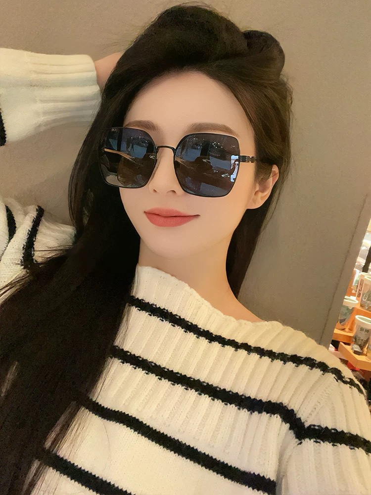 新品GUCC*太阳镜以独特魅力和前卫风格诠释春夏最新眼镜，质感超好佩带舒适 型号：G55813