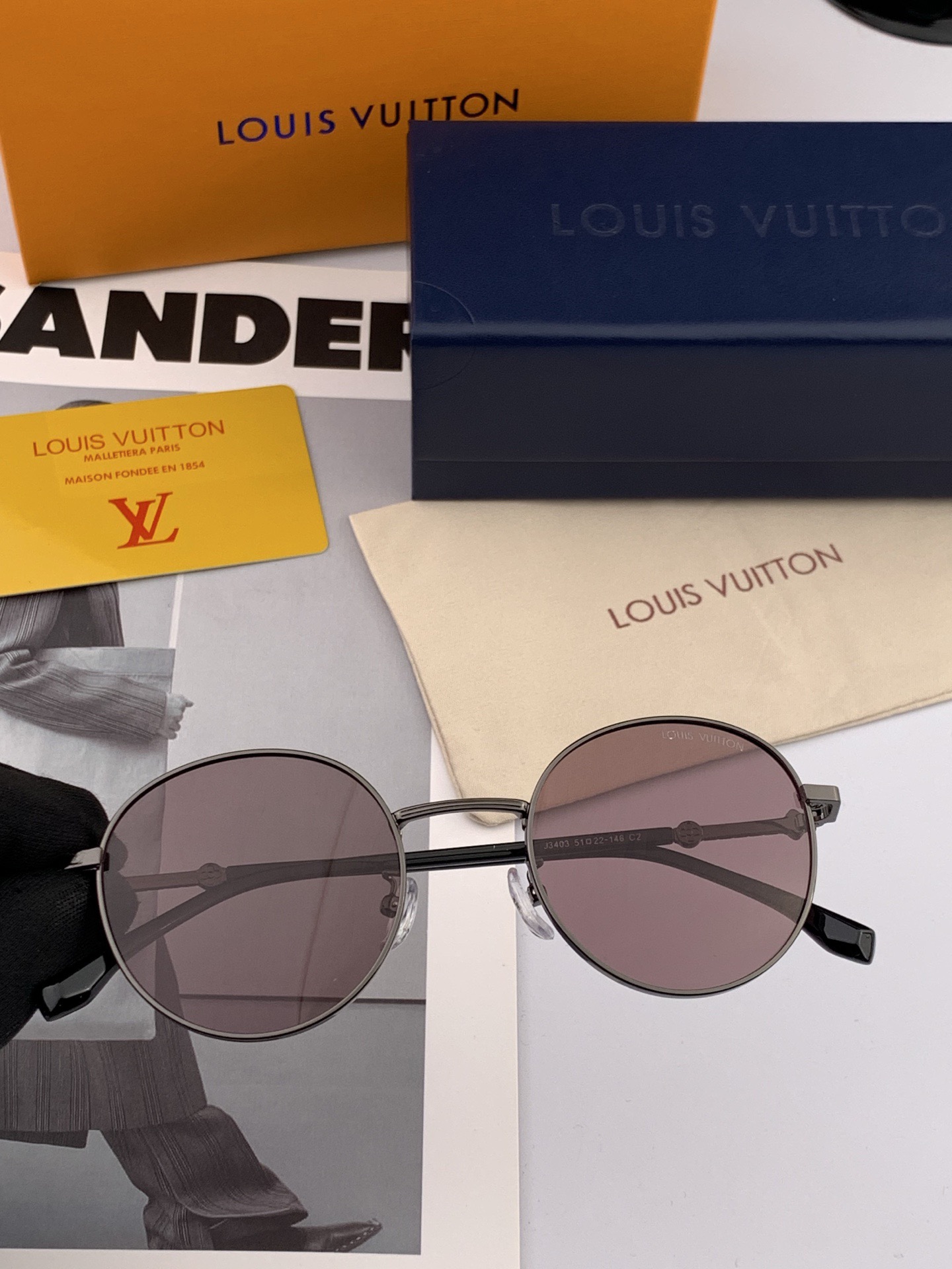 Lv 。 高品质男女款墨镜 👍 进口宝丽来偏光镜片 。蛤蟆镜 开车钓鱼都可 。百搭显瘦墨镜韩版男士飞行员